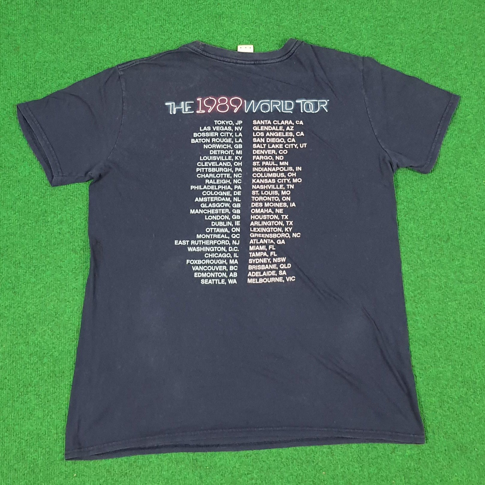 Band Tees × Vintage Vintage Taylor Swift World Tour The 1989 T-shirt Size US M / EU 48-50 / 2 - 3 Thumbnail