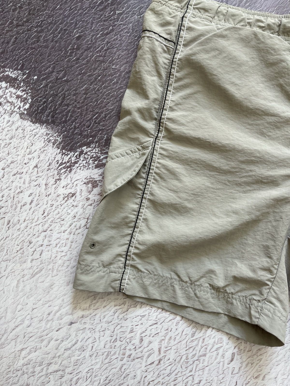 Nike Nike vintage y2k logo swoosh embroidered shorts Size US 34 / EU 50 - 4 Thumbnail
