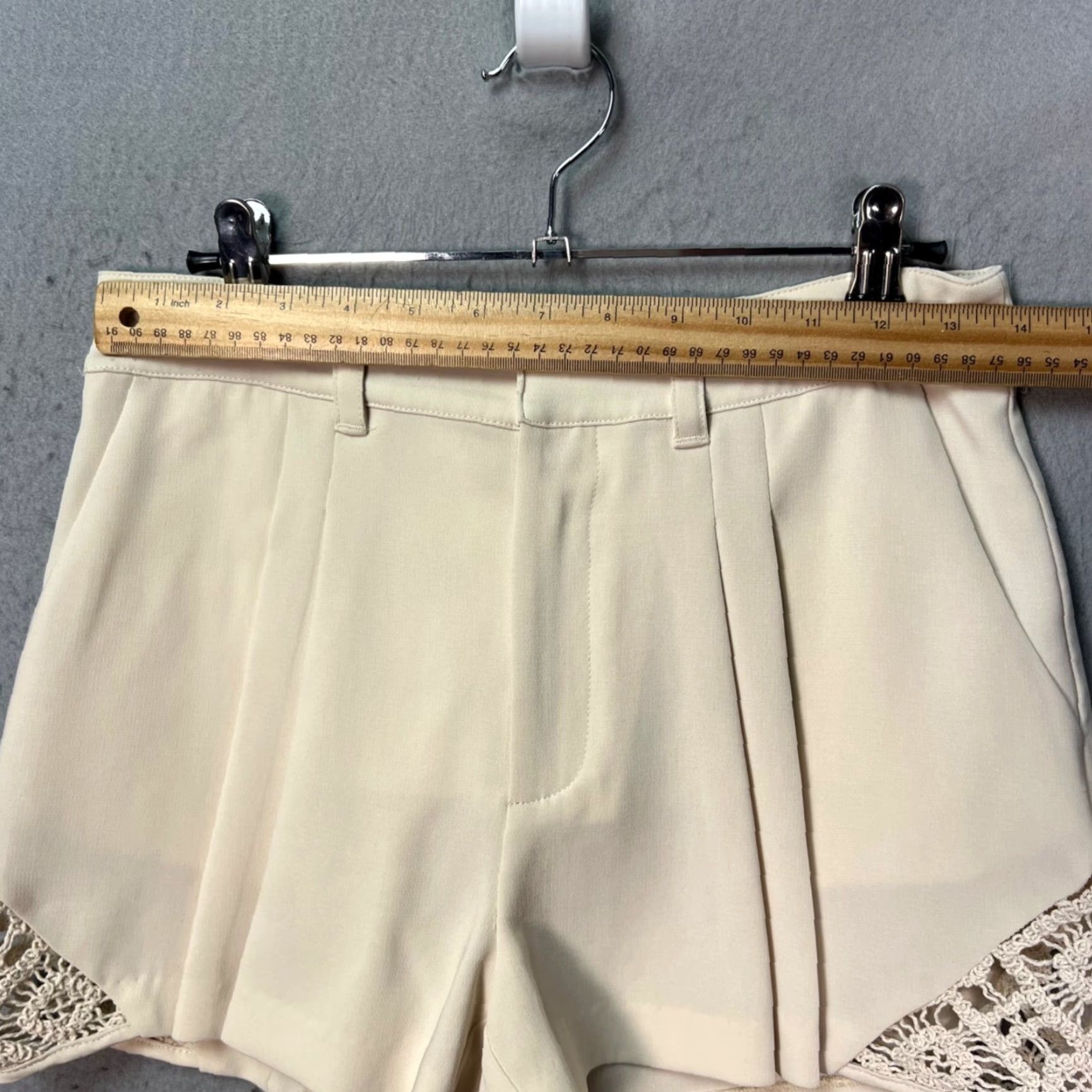 Cinq a Sept Cinq a Sept Womens 00 Ivory Crochet Trim High Waist Tailored Shorts Shirt? Size 24" / US 00 / IT 34 - 5 Thumbnail