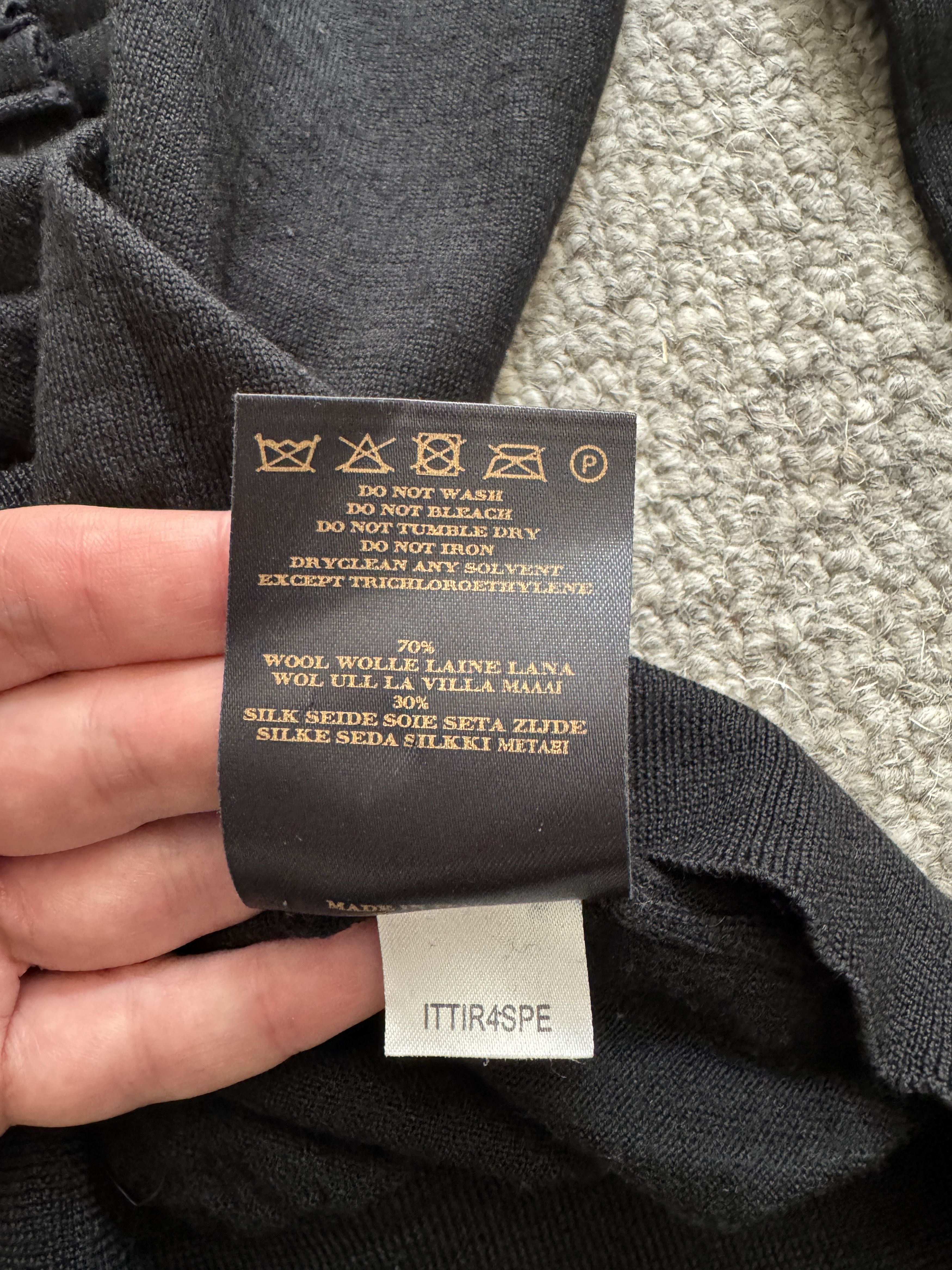Burberry Prorsum Rare Burberry Prorsum size s frill front v neck sweater Size S / US 4 / IT 40 - 5 Thumbnail