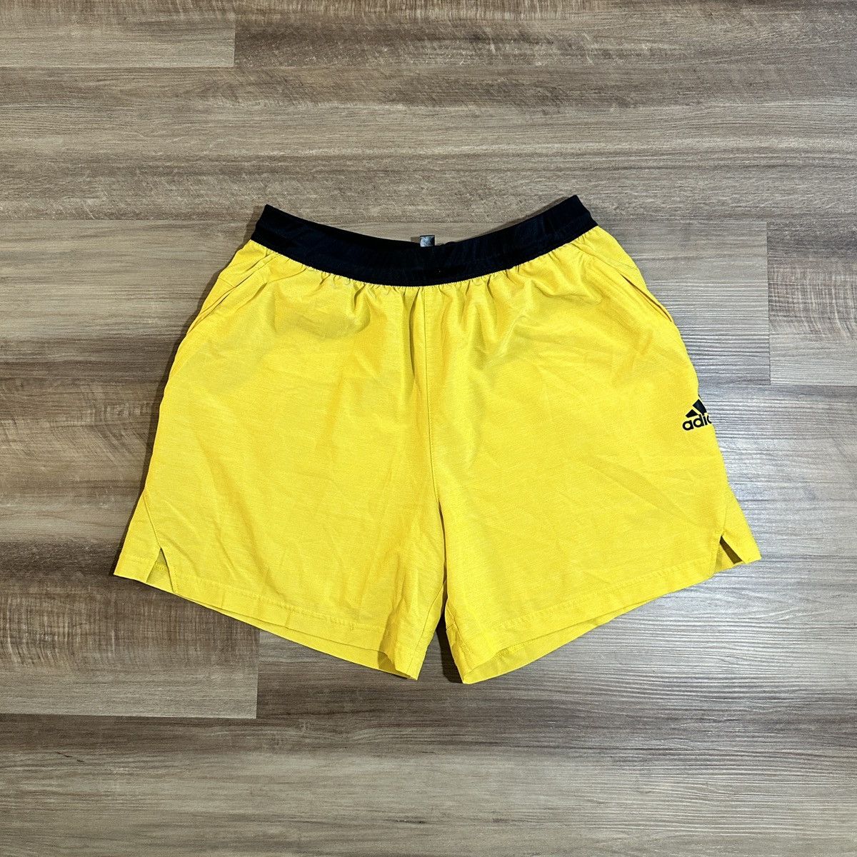 Adidas Adidas Men’s Aero Ready Training Shorts Size L Yellow/Black Size US 33 - 1 Thumbnail