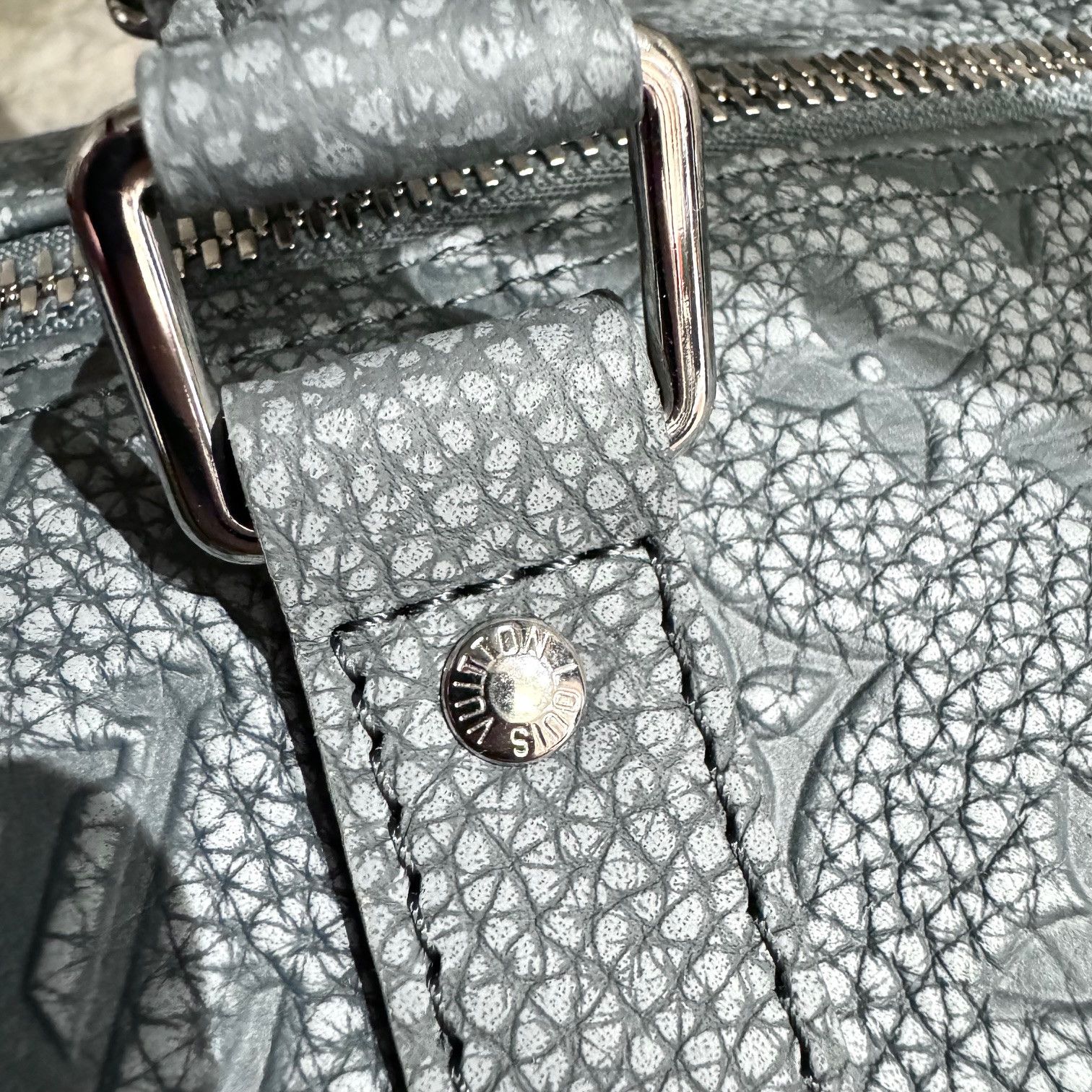Louis Vuitton Louis Vuitton FW22 Grey Taurillon Climbing Keepall 55 Size ONE SIZE - 4 Thumbnail