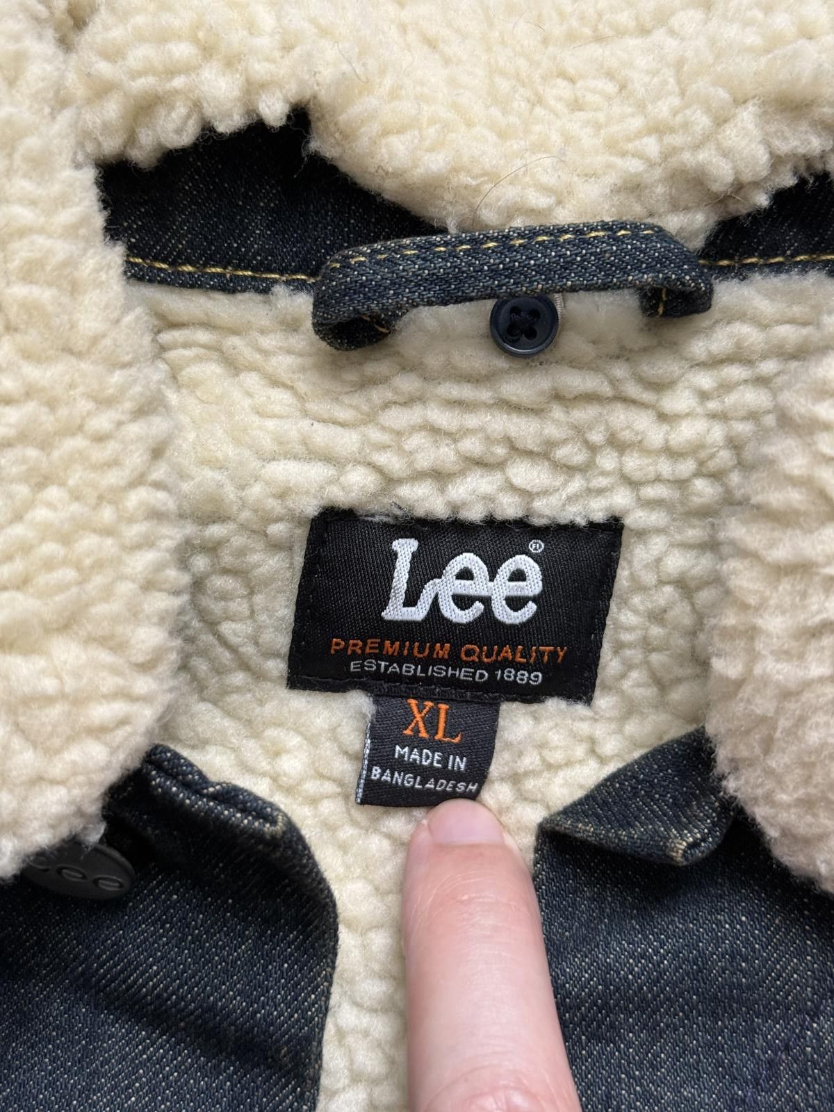 Designer Vintage Lee Denim Jean Jacket Sherpa Style Lining XL Size US XL / EU 56 / 4 - 3 Thumbnail