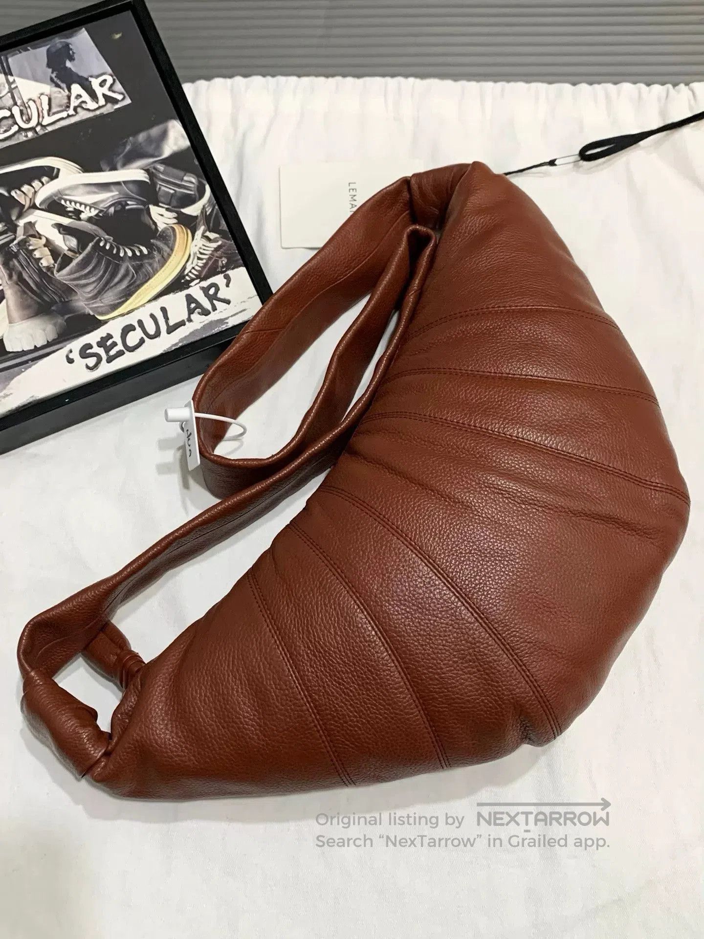 Lemaire Lemaire Medium Red Cowhide Croissant Bag. Size ONE SIZE - 2 Thumbnail