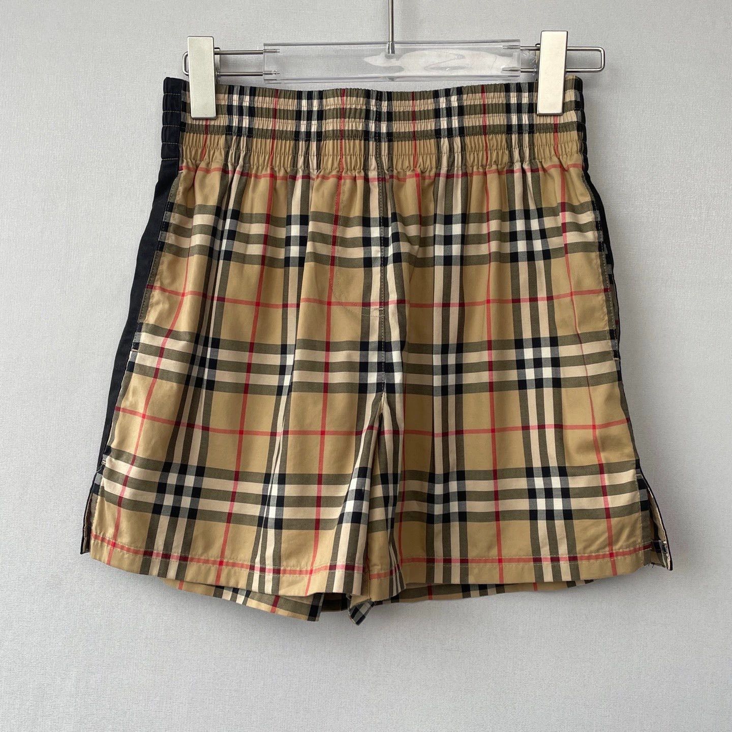 Burberry Burberry Check High-Waist Casual Shorts Size US 26 / EU 42 - 1 Thumbnail