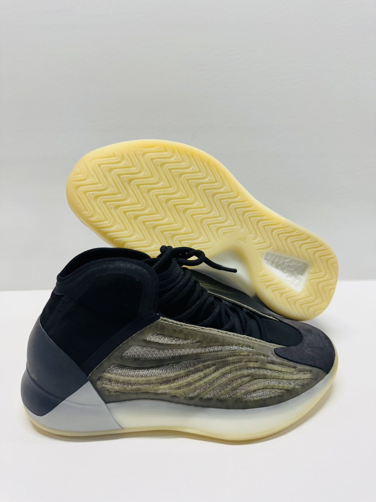 Adidas Yeezy Quantum YZY QNTM Barium