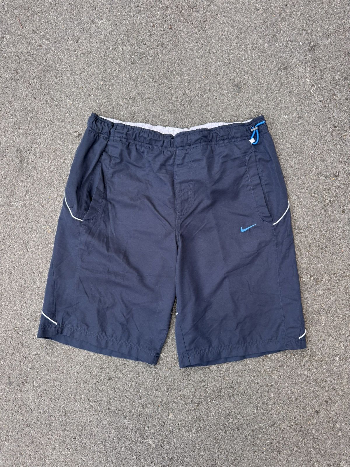 Nike Vintage Nike 00's Short Pants Size US 32 / EU 48 - 1 Thumbnail