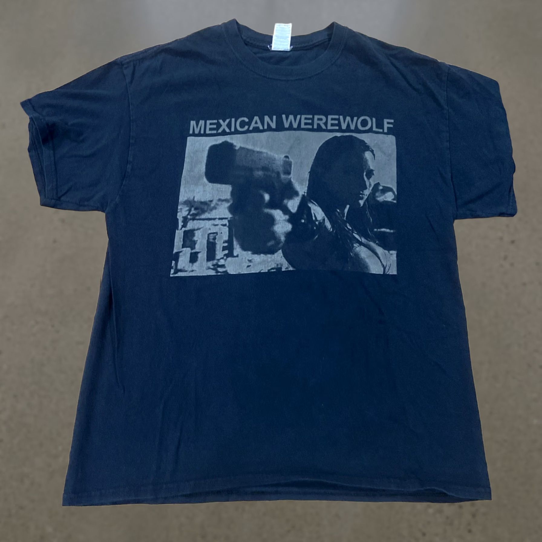 Gildan Gildan T-Shirt Mexican Werewolf Girl Pistol Graphic Black Short Sleeve L Mens Tee Size US L / EU 52-54 / 3 - 1 Thumbnail