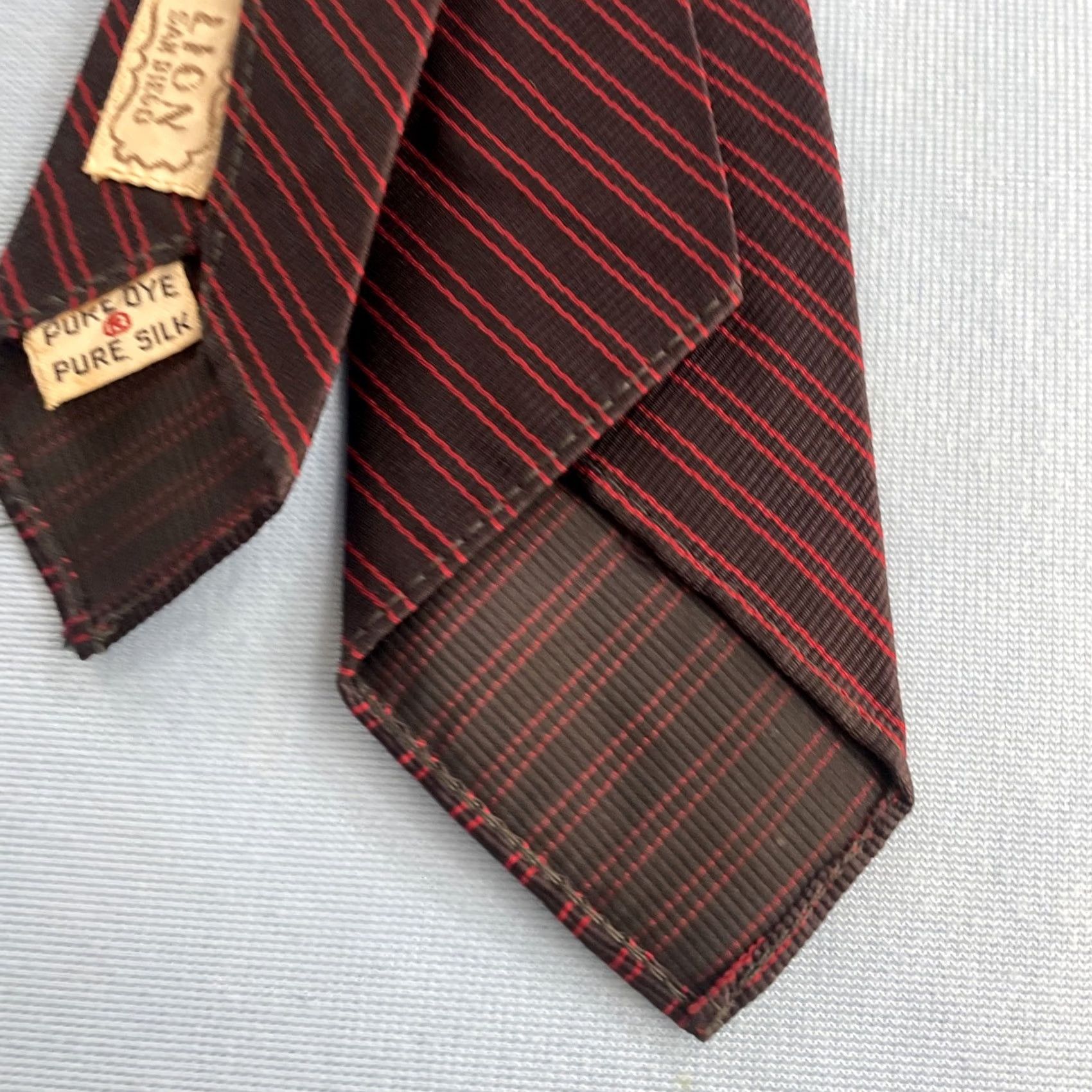 Arrow VINTAGE Nike Shirt Hat Mens XS 2.2" Narrow 52" Red Black Silk Repp Tie 1950s Lion Size ONE SIZE - 7 Thumbnail