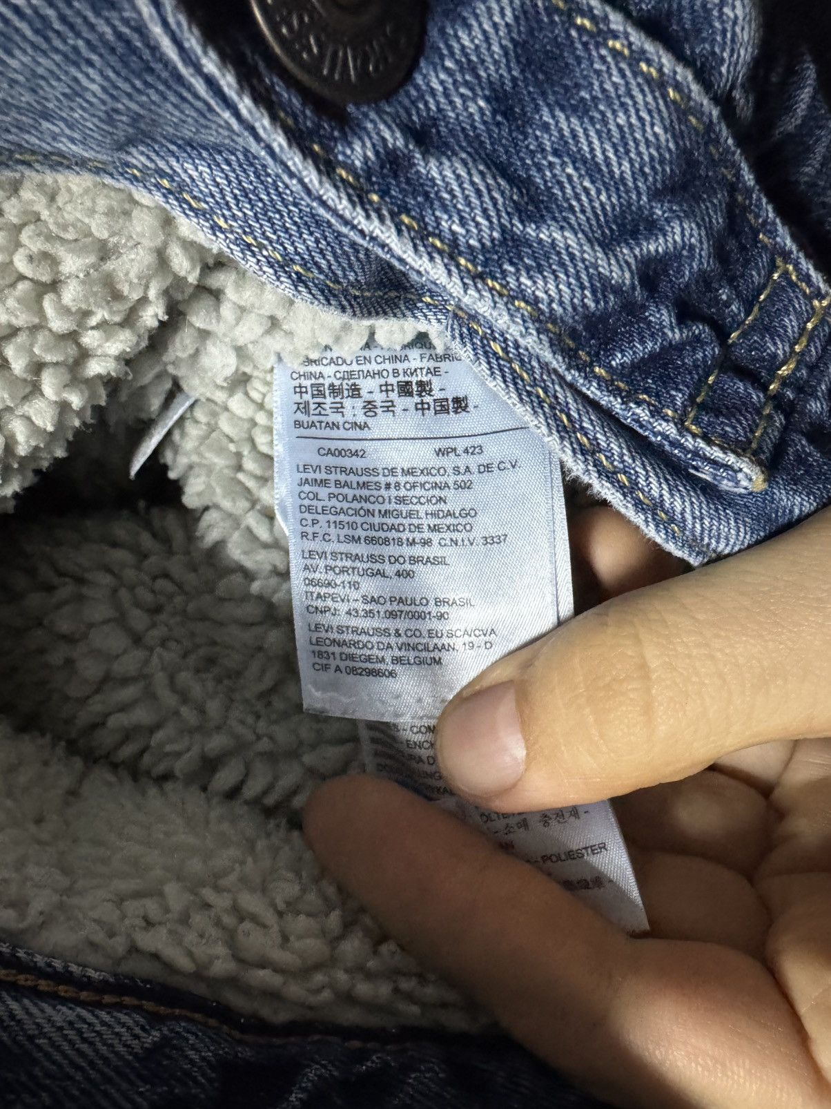 Levi's × Vintage Vintage Levi’s Denim Washed Sherpa Trucker Jacket Size US L / EU 52-54 / 3 - 9 Thumbnail