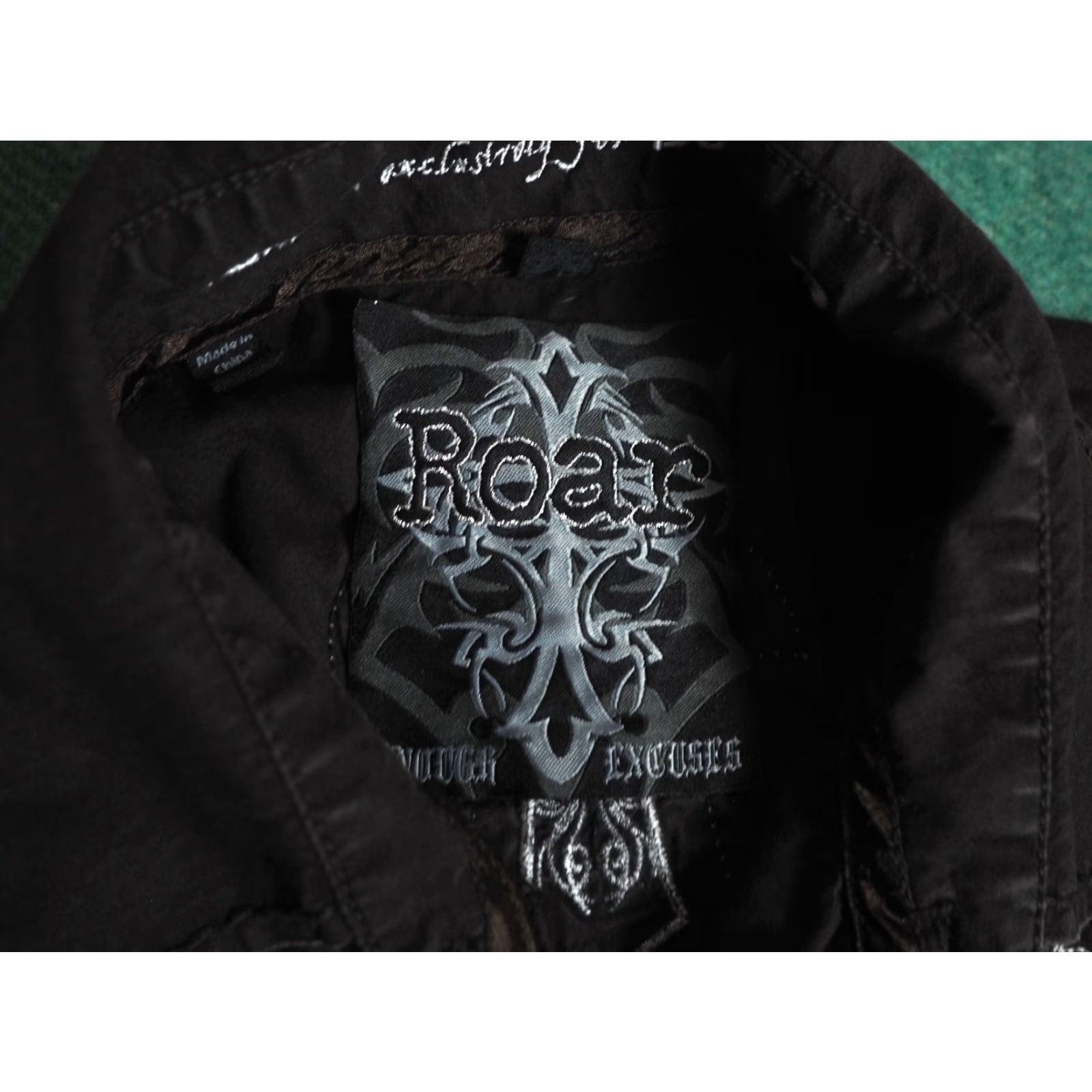 Roar VINTAGE Roar Shirt Button-Up Cross Sewn Graphic Print Grunge Dark Brown Mens S Vintage Yes College? Size US S / EU 44-46 / 1 - 5 Thumbnail
