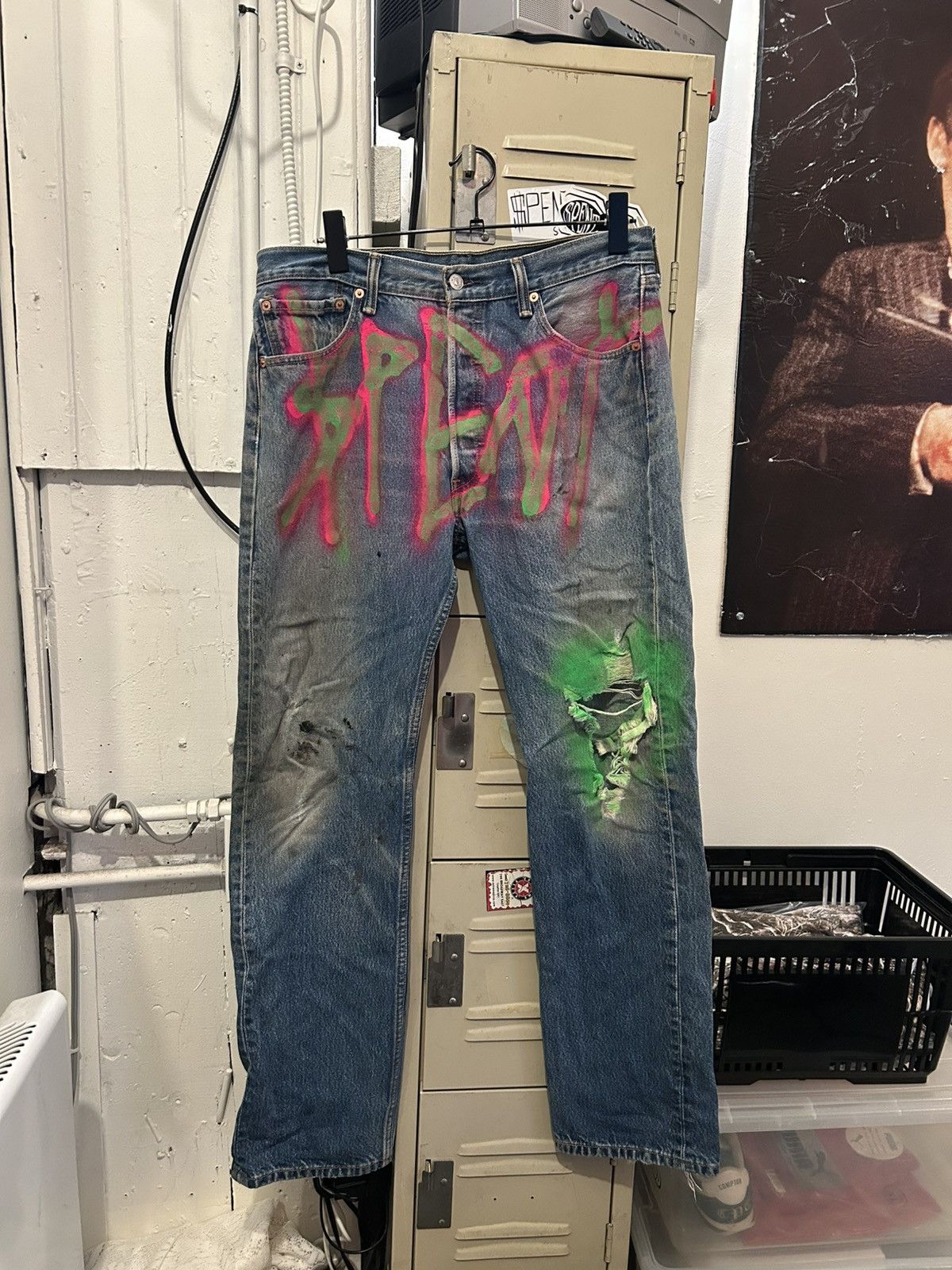 Levi's Custom Painted $pent jeans Size US 35 - 1 Thumbnail