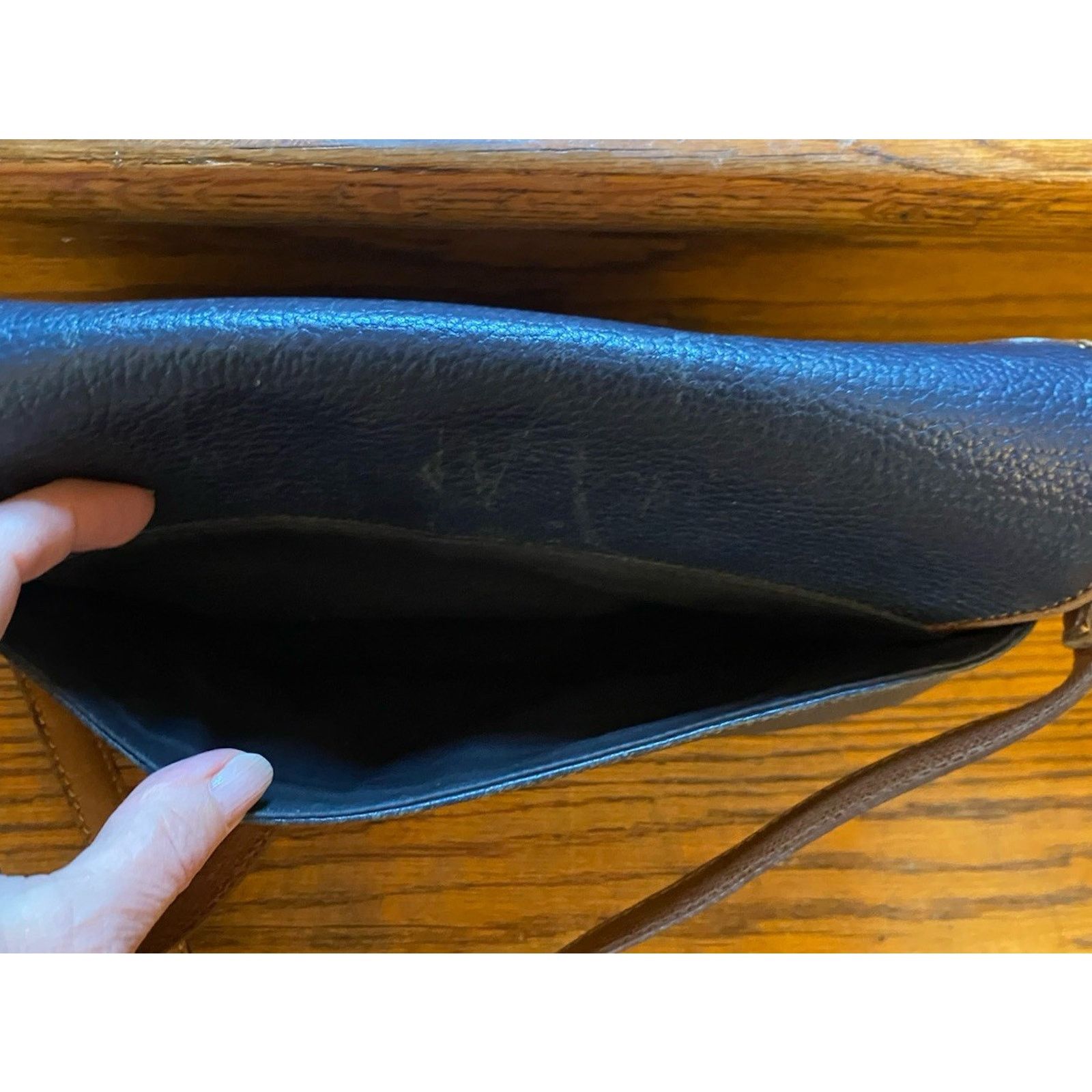 Liz Claiborne VTG Liz Claiborne Navy Pebble Leather Crossbody Bag Brown Size ONE SIZE - 8 Thumbnail