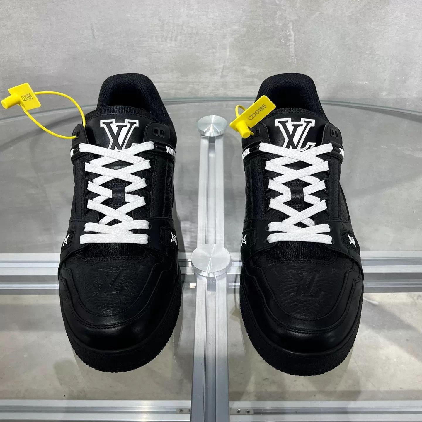 Louis Vuitton Black Low-Top Sneakers with White Laces Size US 8 / EU 41 - 1 Thumbnail