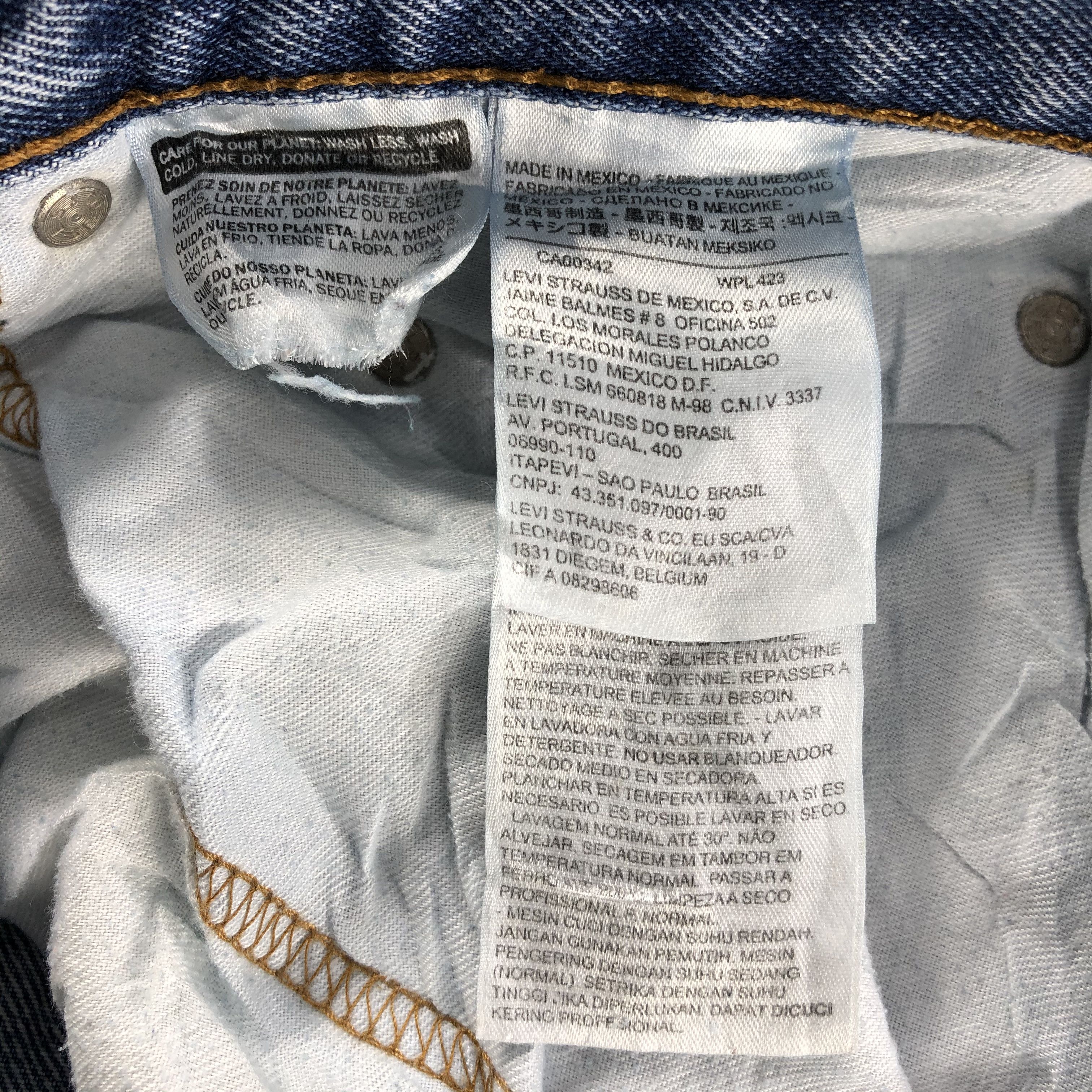 Levi's W48 Light Wash Vintage Levis 560 Jeans-J1192 Size US 44 / EU 60 - 9 Thumbnail