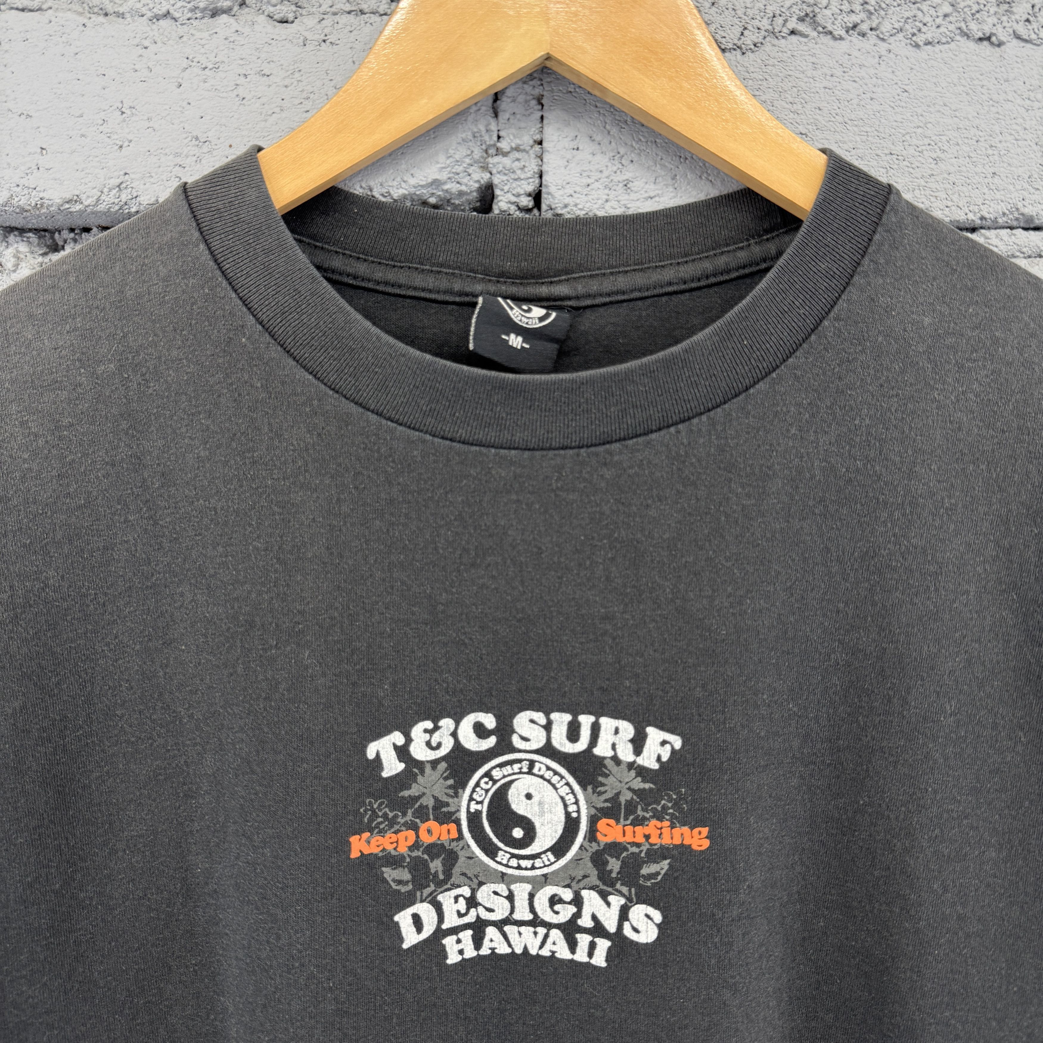 Vintage Vintage Sunfaded T&C Surf Designs Hawaii Graphic Surfing Size US M / EU 48-50 / 2 - 3 Thumbnail