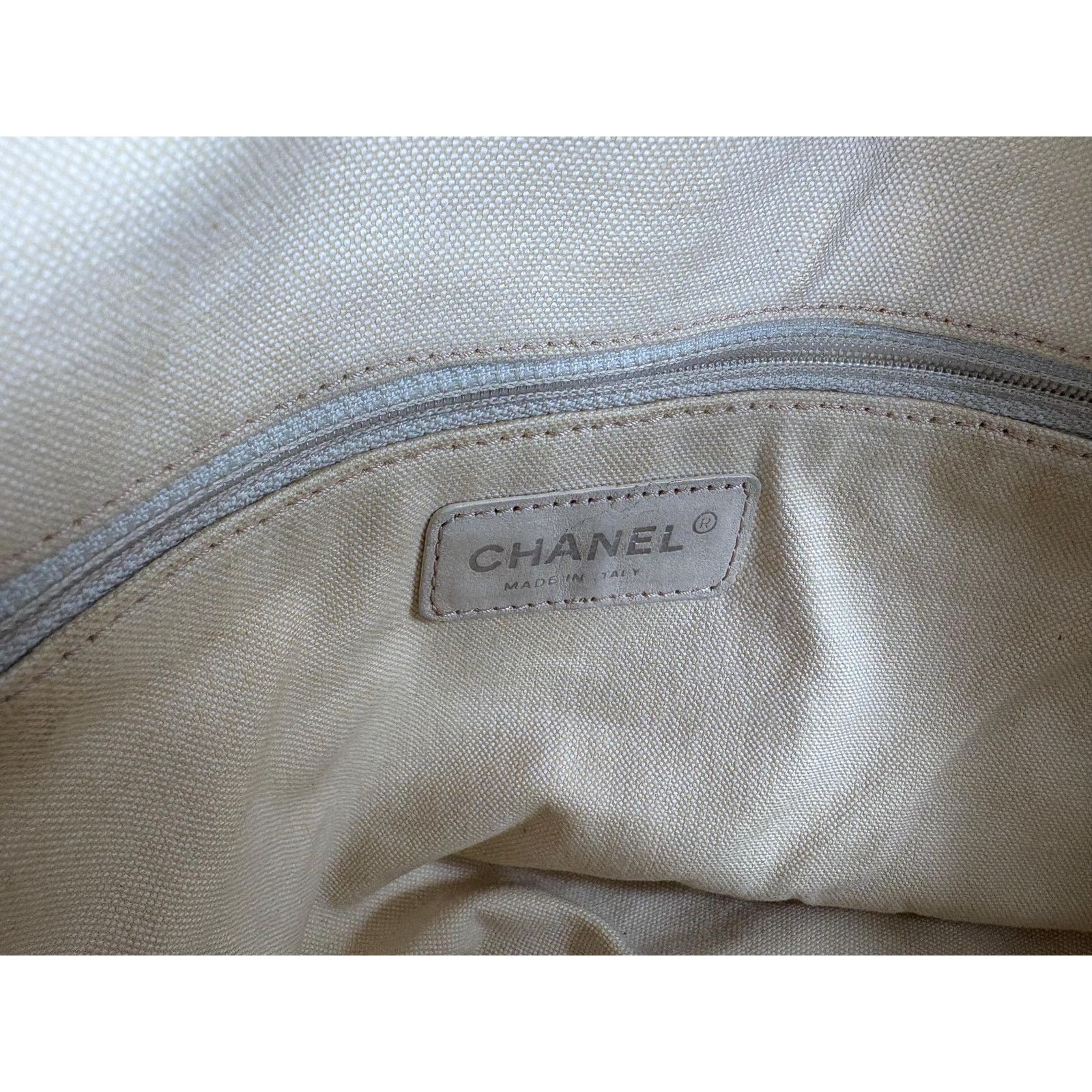 Chanel Authentic Chanel Vintage White All Day Top Handle Bag Size ONE SIZE - 13 Thumbnail