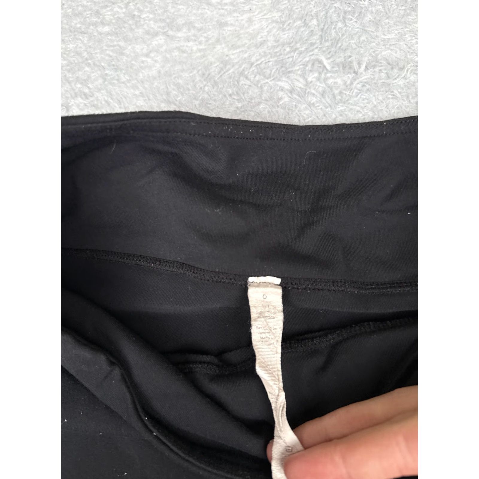Lululemon Lululemon Leggings Womens 6 Black 20" Capri Wide Waistband Yoga Athletic Gym Shirts? Size 28" / US 6 / IT 42 - 5 Thumbnail
