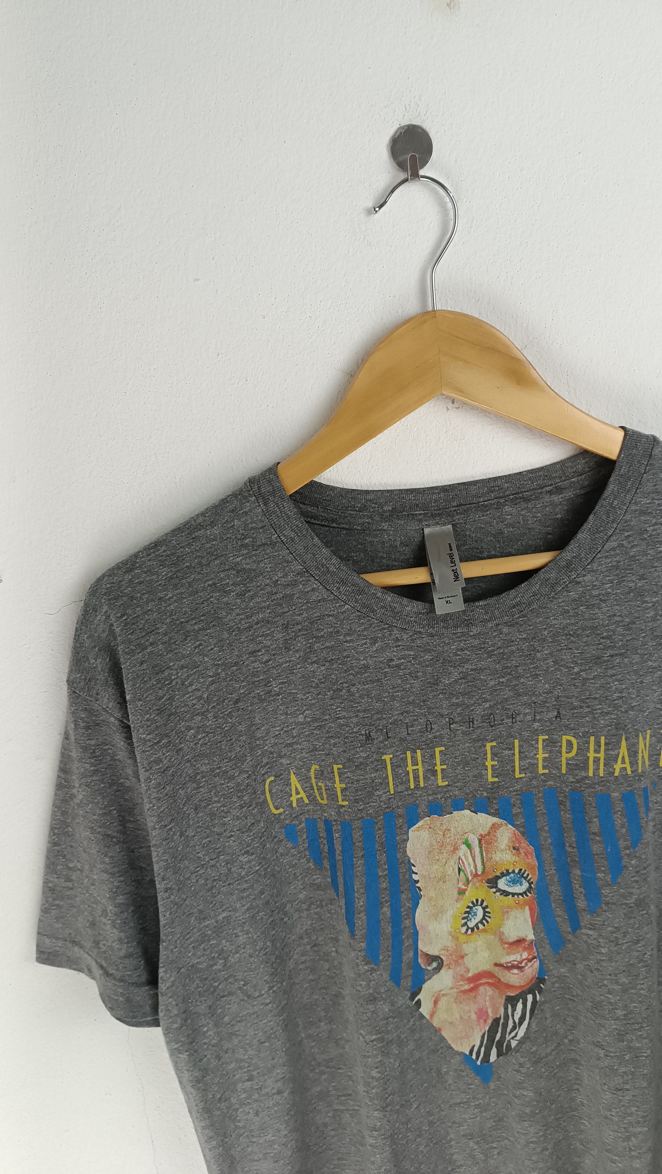Band Tees VINTAGE CAGE THE ELEPHANT MELOPHOBIA black keys strokes mgmt Size US M / EU 48-50 / 2 - 5 Thumbnail