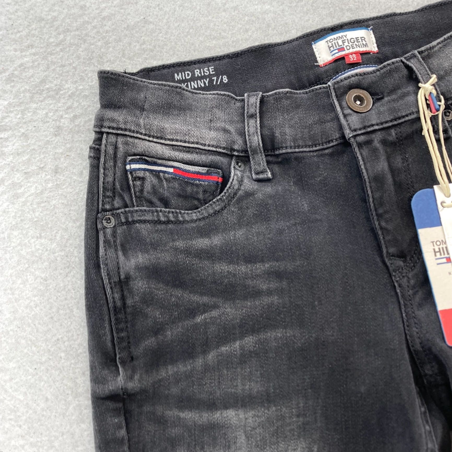 Tommy Hilfiger Tommy Hilfiger Jeans Women's 7/8 Nora Skinny Mid Rise Black Candiani Denim 26x27 Size 26" / US 2 / IT 38 - 3 Thumbnail