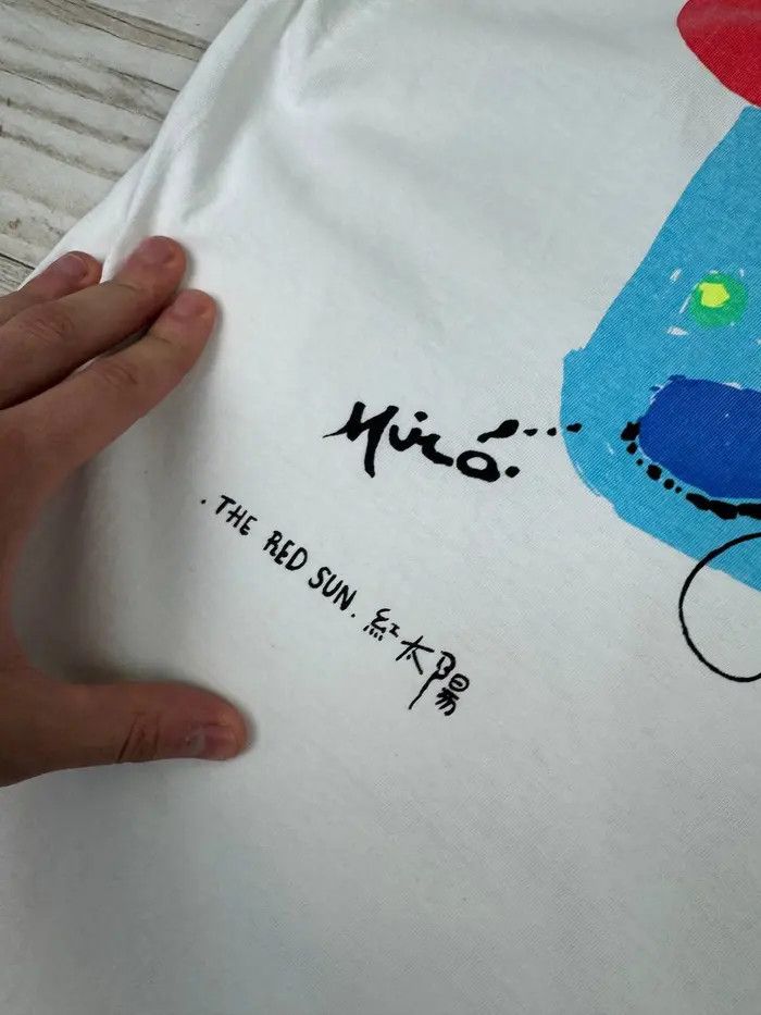 Vintage Vintage Joan Miro Art T-Shirt 90s The Red Sun Size US L / EU 52-54 / 3 - 17 Thumbnail