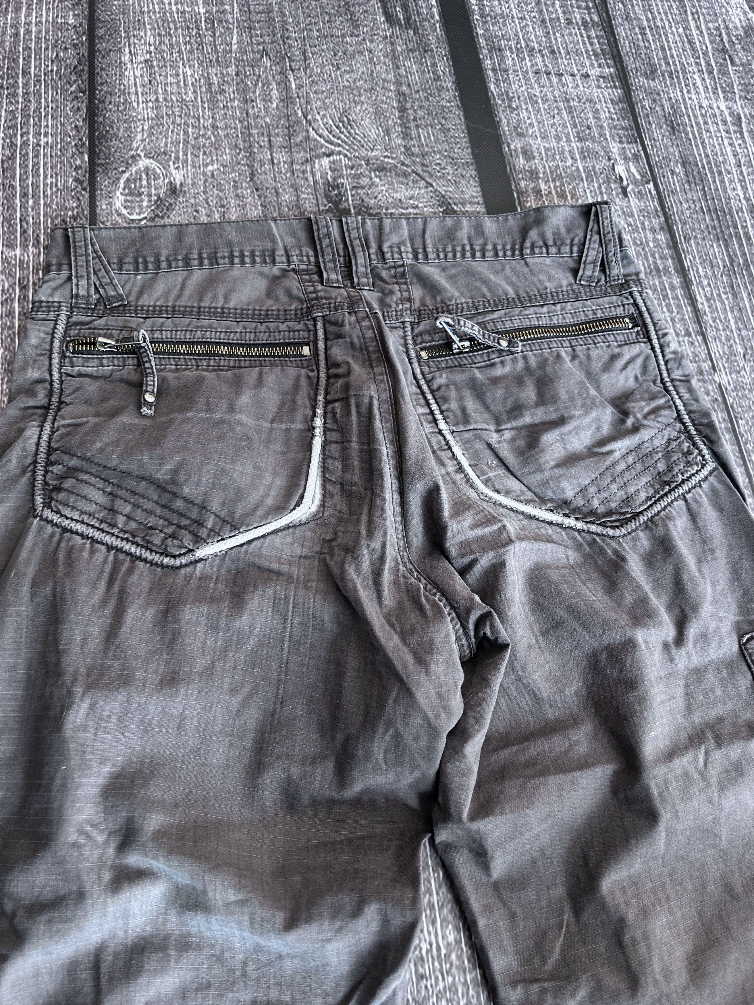 Vintage Wide Leg Utility Cargo Pants Zip Pocket Distressed Style Size US 32 / EU 48 - 7 Thumbnail