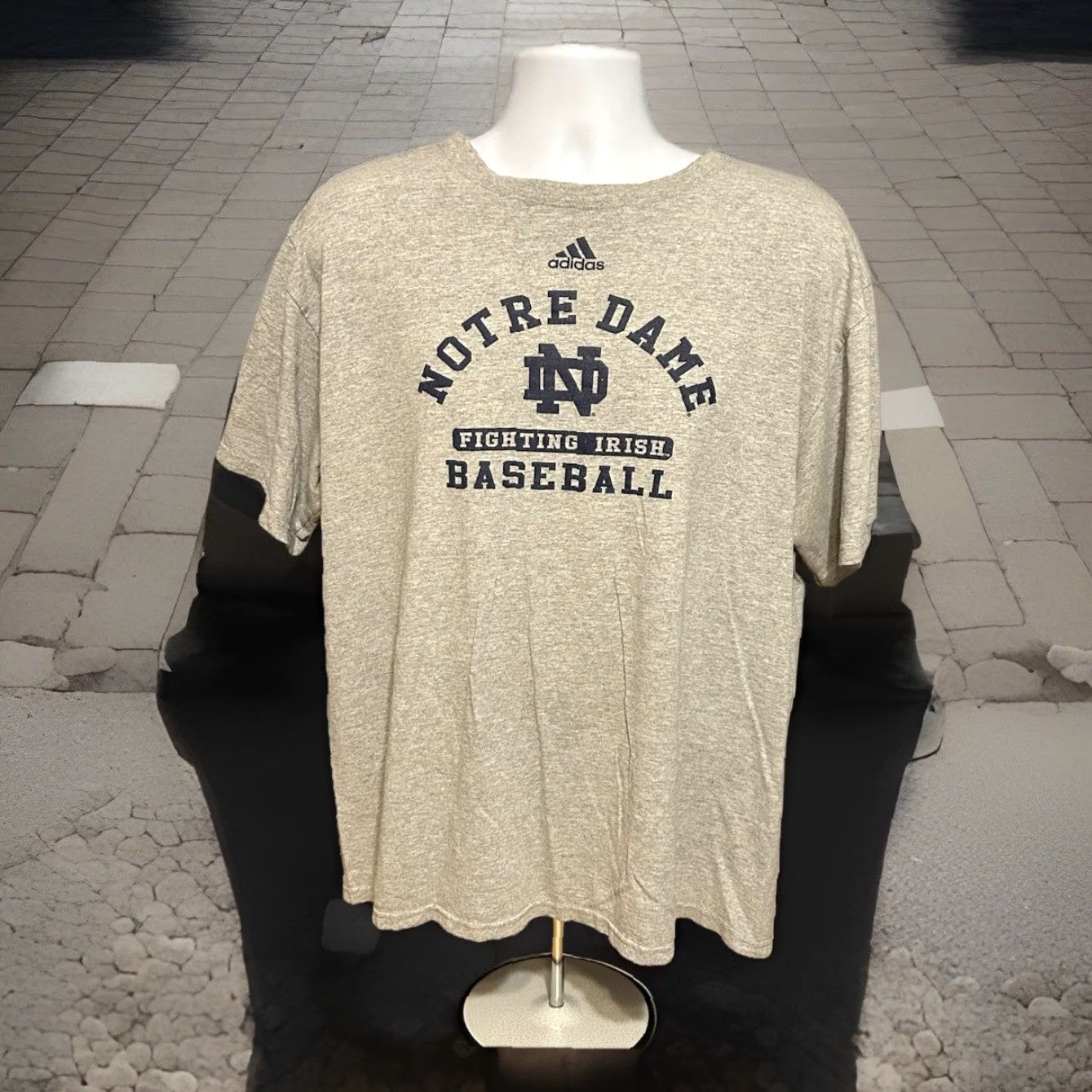 Adidas VINTAGE Notre Dame Fighting Irish Adidas Shirt Men Large Heather Gray Size US XL / EU 56 / 4 - 7 Thumbnail