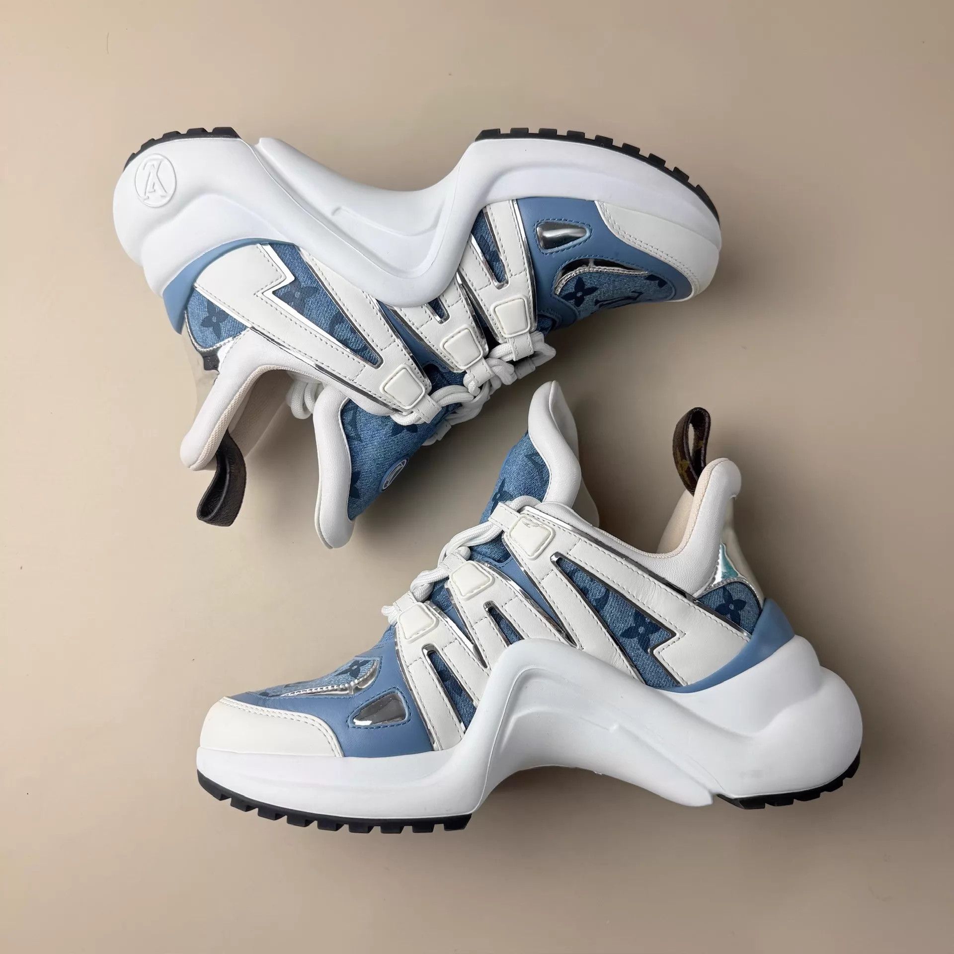 Louis Vuitton LV White Blue Denim Printed Arch Dad 35.5W Size US 5 / IT 35 - 5 Thumbnail