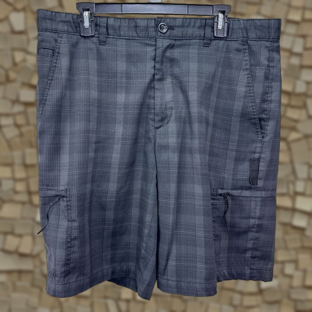 Vintage Greg Norman Shorts Mens 34 Black Plaid Golfing Golf Adult Outdoors Active Size US 34 / EU 50 - 1 Thumbnail