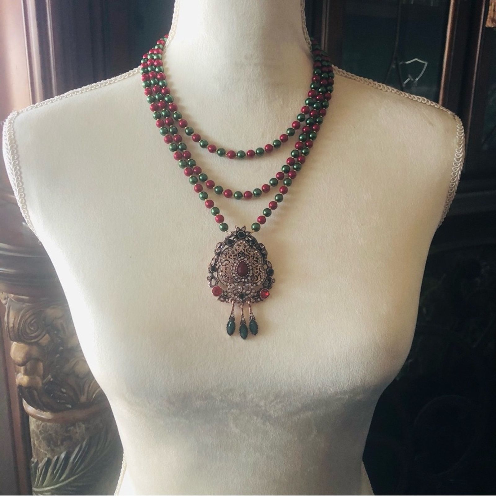 Handmade Handcrafted regal look ruby & emerald amulet Pearl necklace Size ONE SIZE - 5 Thumbnail