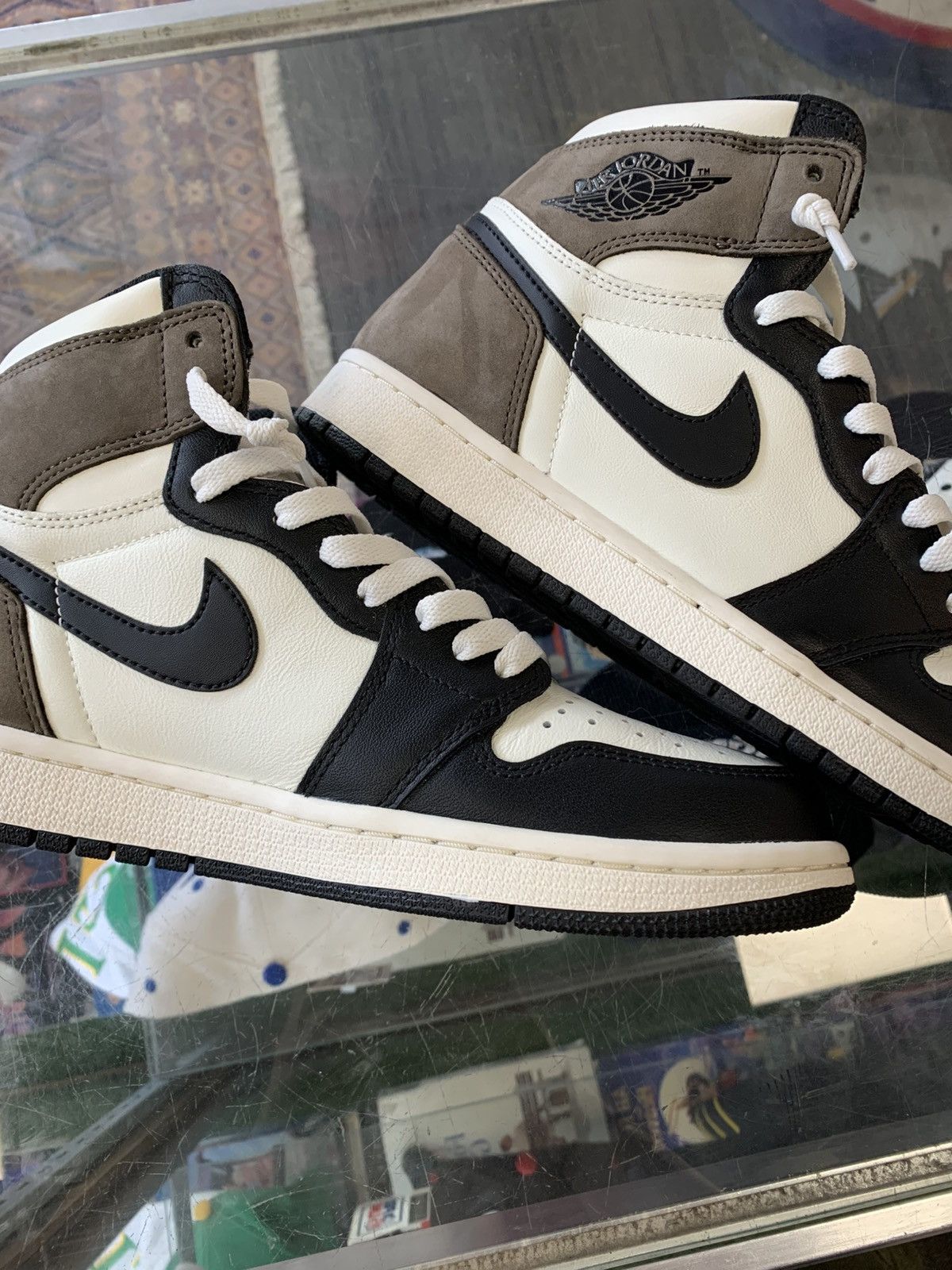 Nike Air Jordan 1 High Mocha Size US 9.5 / EU 42-43 - 3 Thumbnail