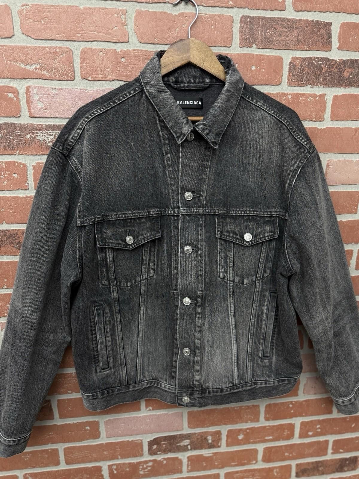 Balenciaga Balenciaga Black/Red Logo Denim Jean Jacket $1400 Size (50) Size US M / EU 48-50 / 2 - 2 Thumbnail