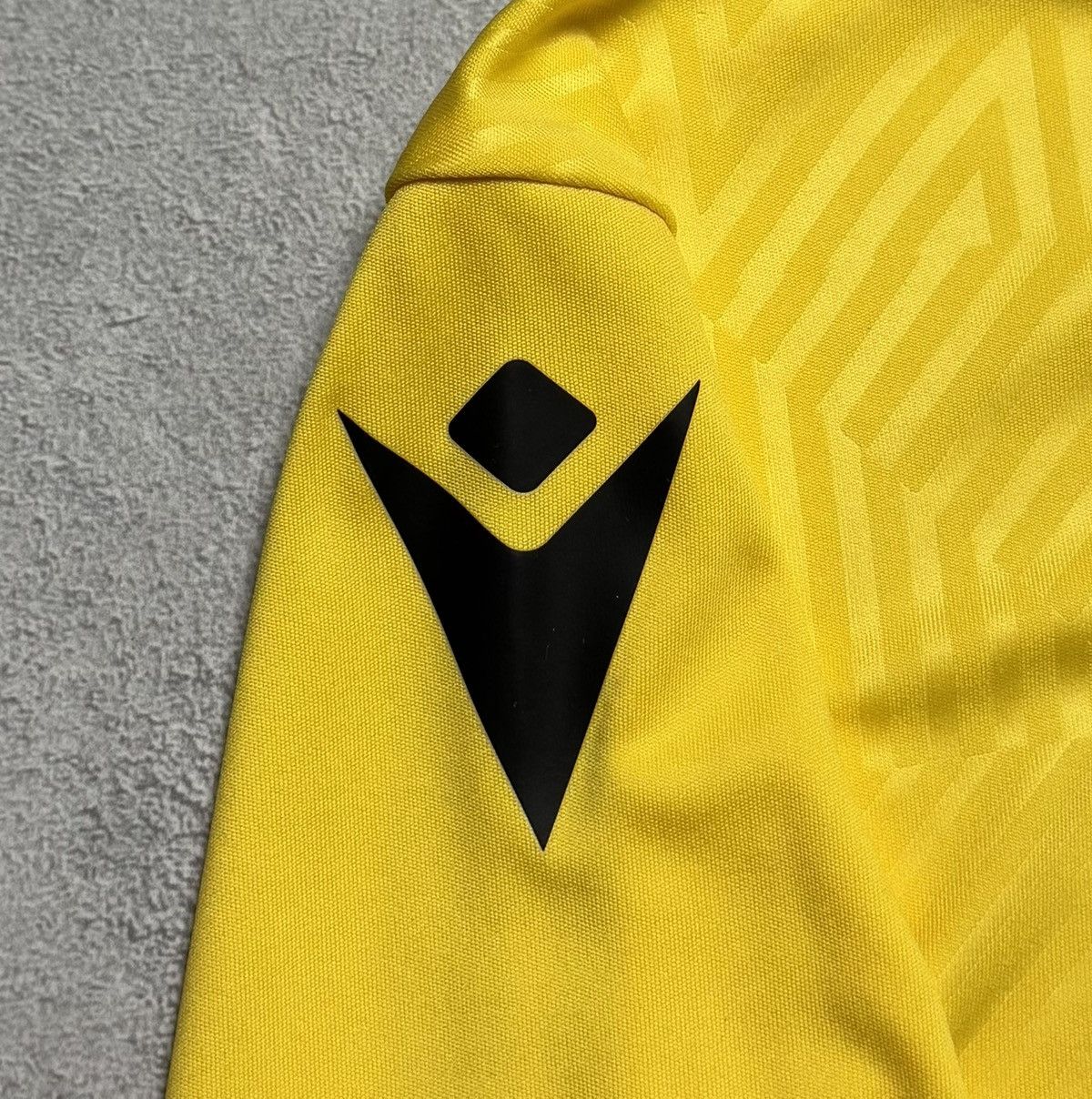 Macron Oxford United 2022 2023 Football Shirt Soccer Jersey Macron Size US XXL / EU 58 / 5 - 9 Thumbnail