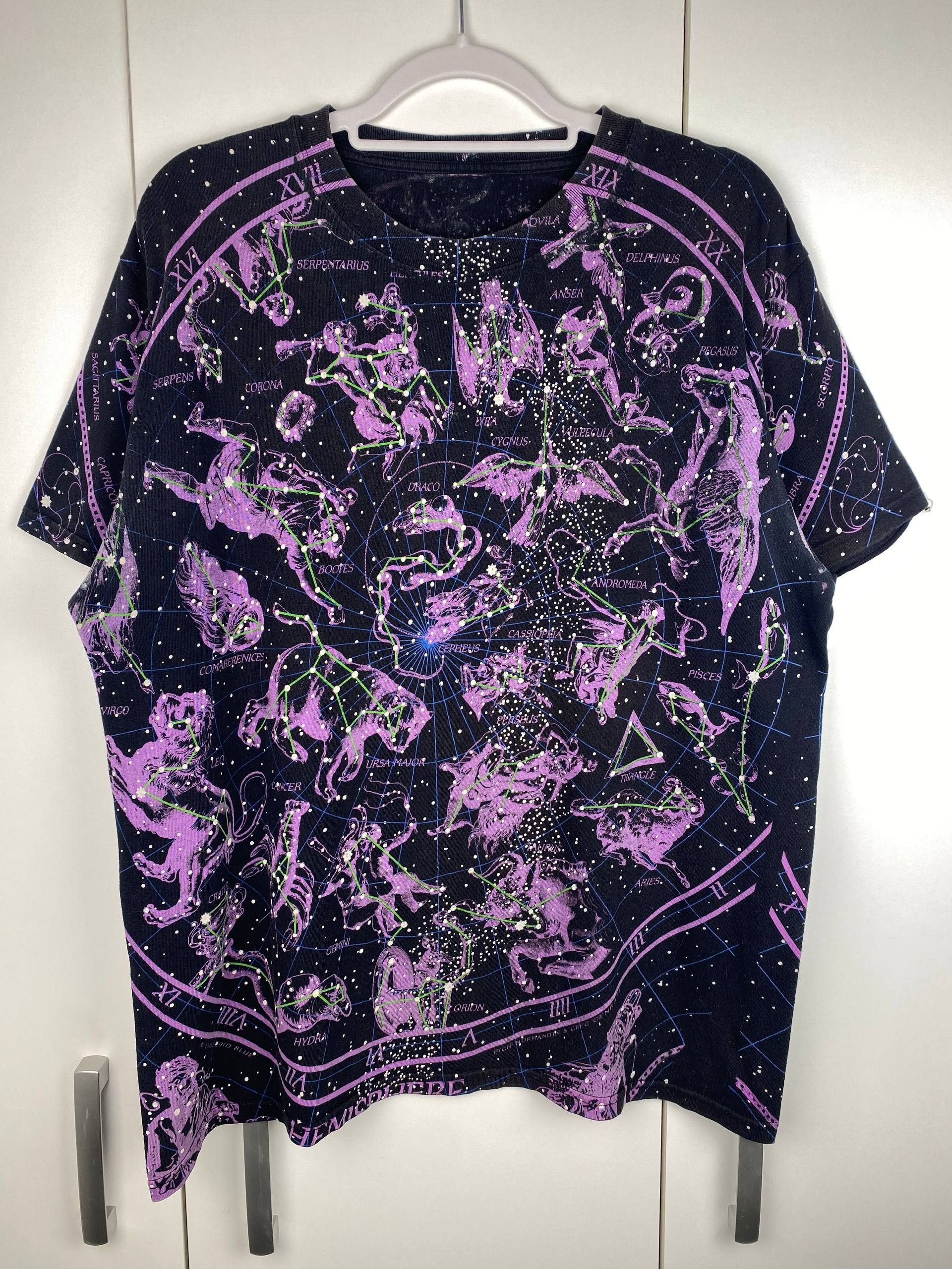Liquid Blue Vintage Liquid Blue 1993 Hemisphere Glow In Dark Graphic Tee Size US L / EU 52-54 / 3 - 1 Thumbnail