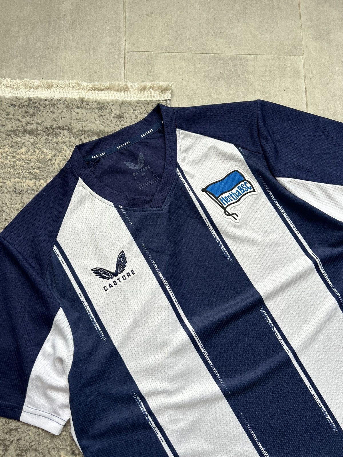 Castore Castore Hertha BSC Home 2025/26 Football Jersey Shirt Size US L / EU 52-54 / 3 - 5 Thumbnail