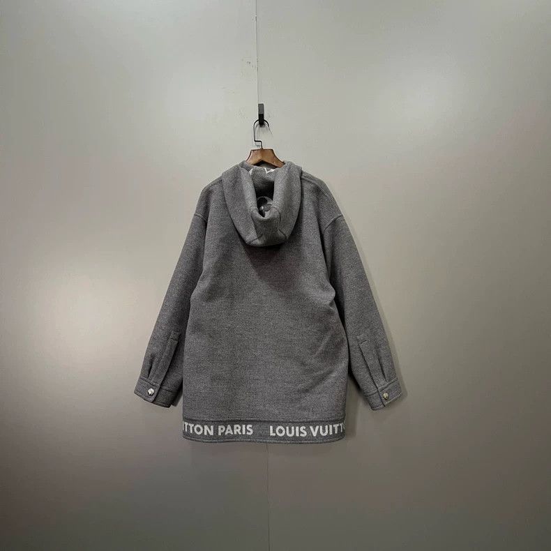 Louis Vuitton Louis Vuitton size 34 Half-zip hoodie with logo at hem hood Size US M / EU 48-50 / 2 - 2 Thumbnail