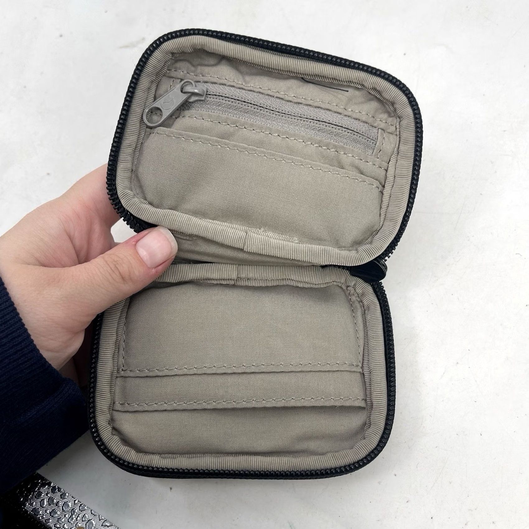 Changes FjallRaven Kanken Card Wallet Black Zip Around Change Bag Good Condition Unisex Wallet Size ONE SIZE - 3 Thumbnail