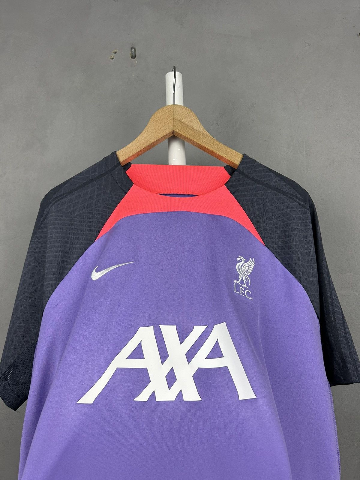 Nike Liverpool Nike 2023-24 Training Soccer jersey shirt Size US XL / EU 56 / 4 - 4 Thumbnail