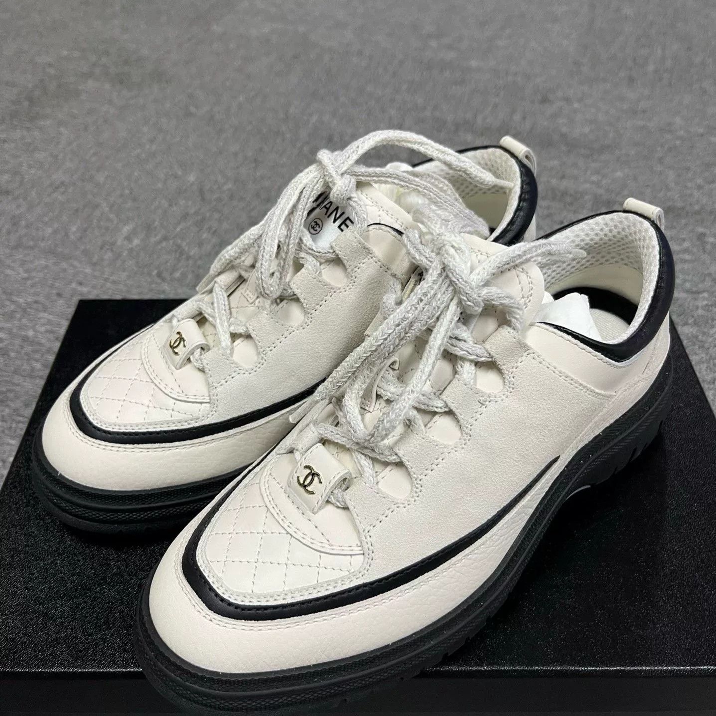 Chanel Chanel 25 White Black Calf Leather Low-Top Size US 6 / IT 36 - 1 Thumbnail