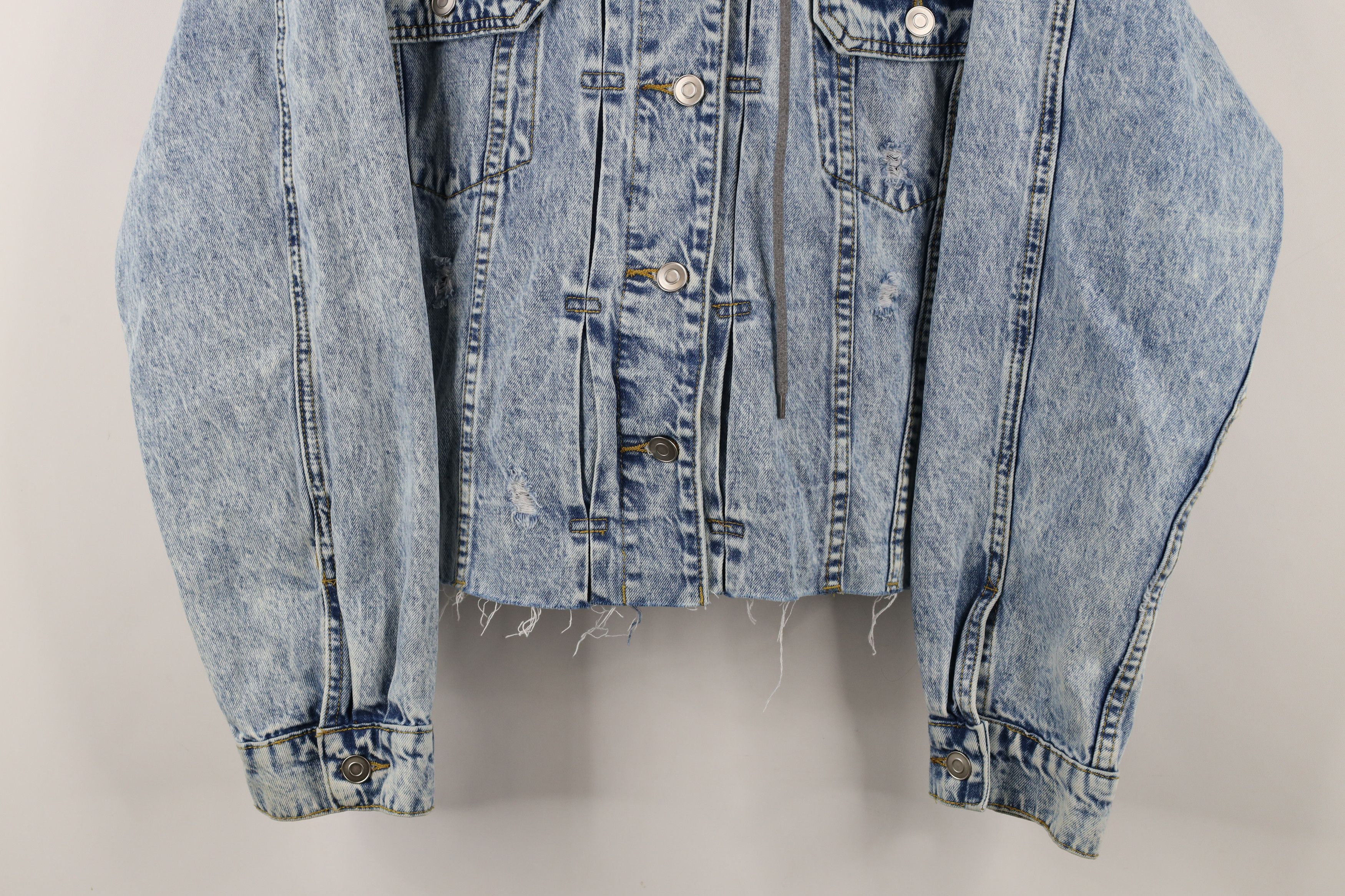 Vintage Buckle BKE Cropped Acid Wash Hooded Denim Trucker Jacket Size L / US 10 / IT 46 - 3 Thumbnail