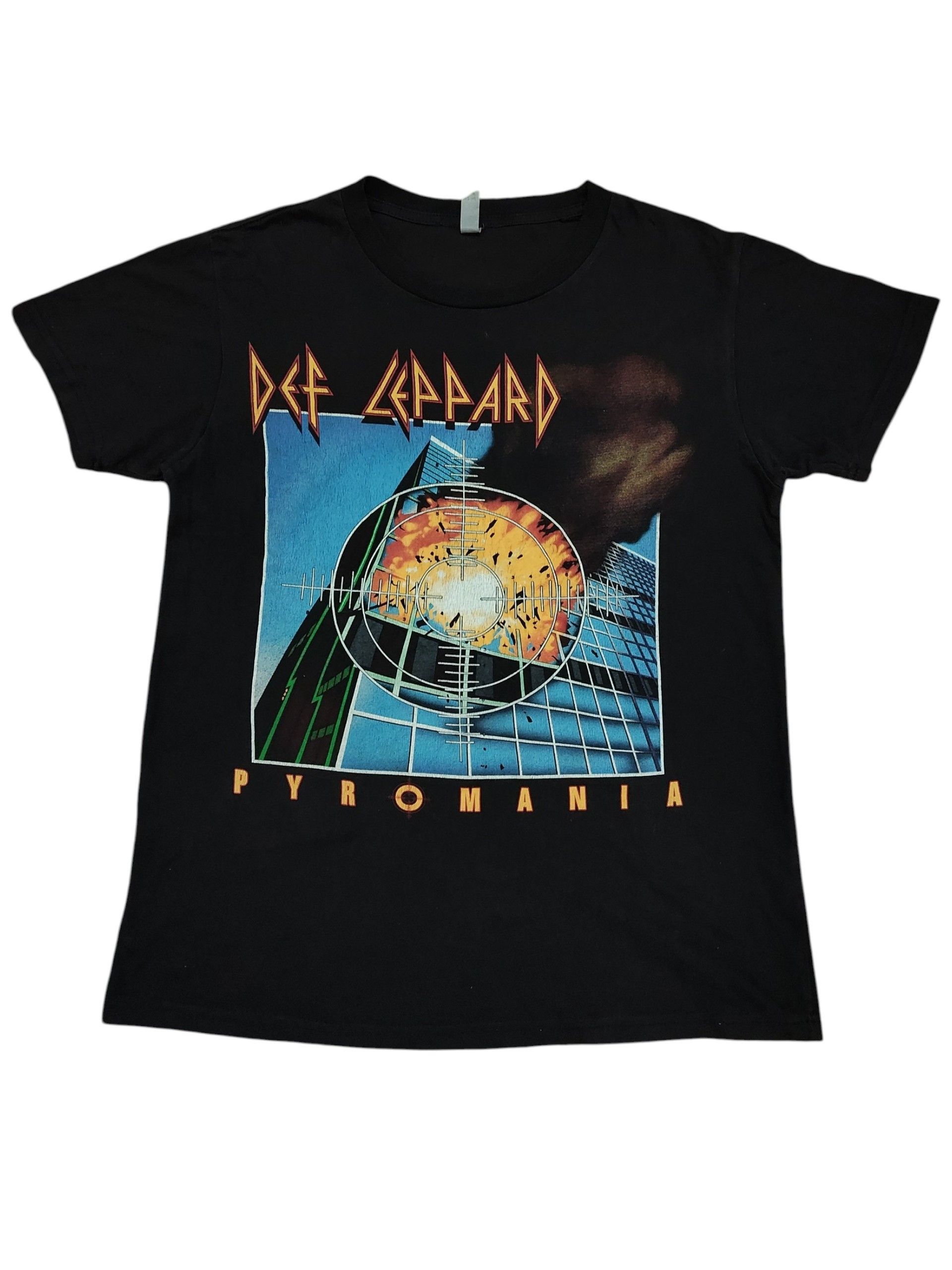 Band Tees Vintage 90s DEF LEPPARD Pyromania rock band t shirt Size US M / EU 48-50 / 2 - 1 Thumbnail