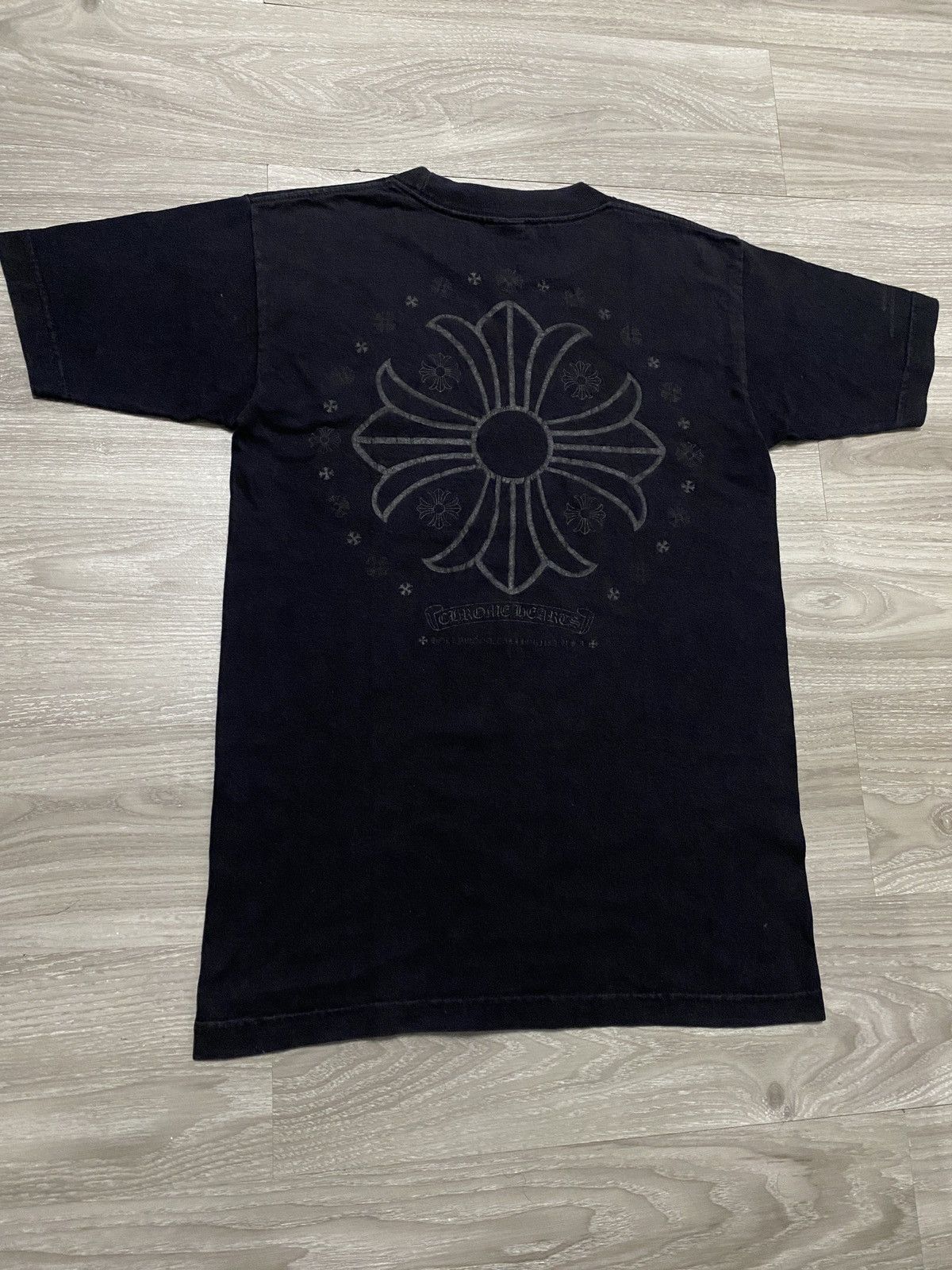 Tシャツ・カットソー Chrome Hearts Dover Street 20th Leather Cross T-Shirt Chrome Hearts × Dover Street Market Chrome Hearts DSM 20th