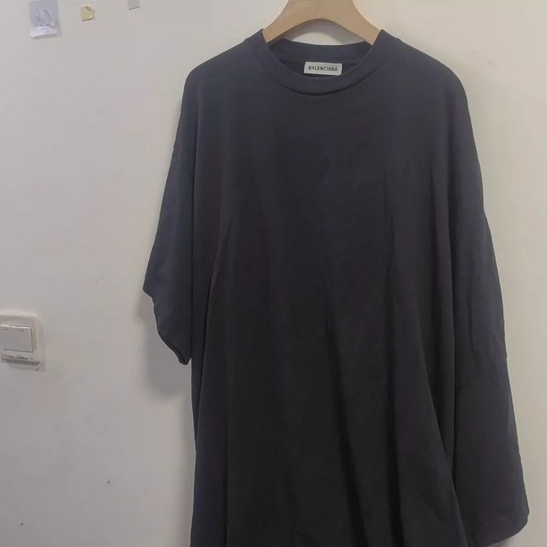 Balenciaga Balenciaga Black short-sleeved T-shirt is asymmetrical. Size US L / EU 52-54 / 3 - 1 Thumbnail