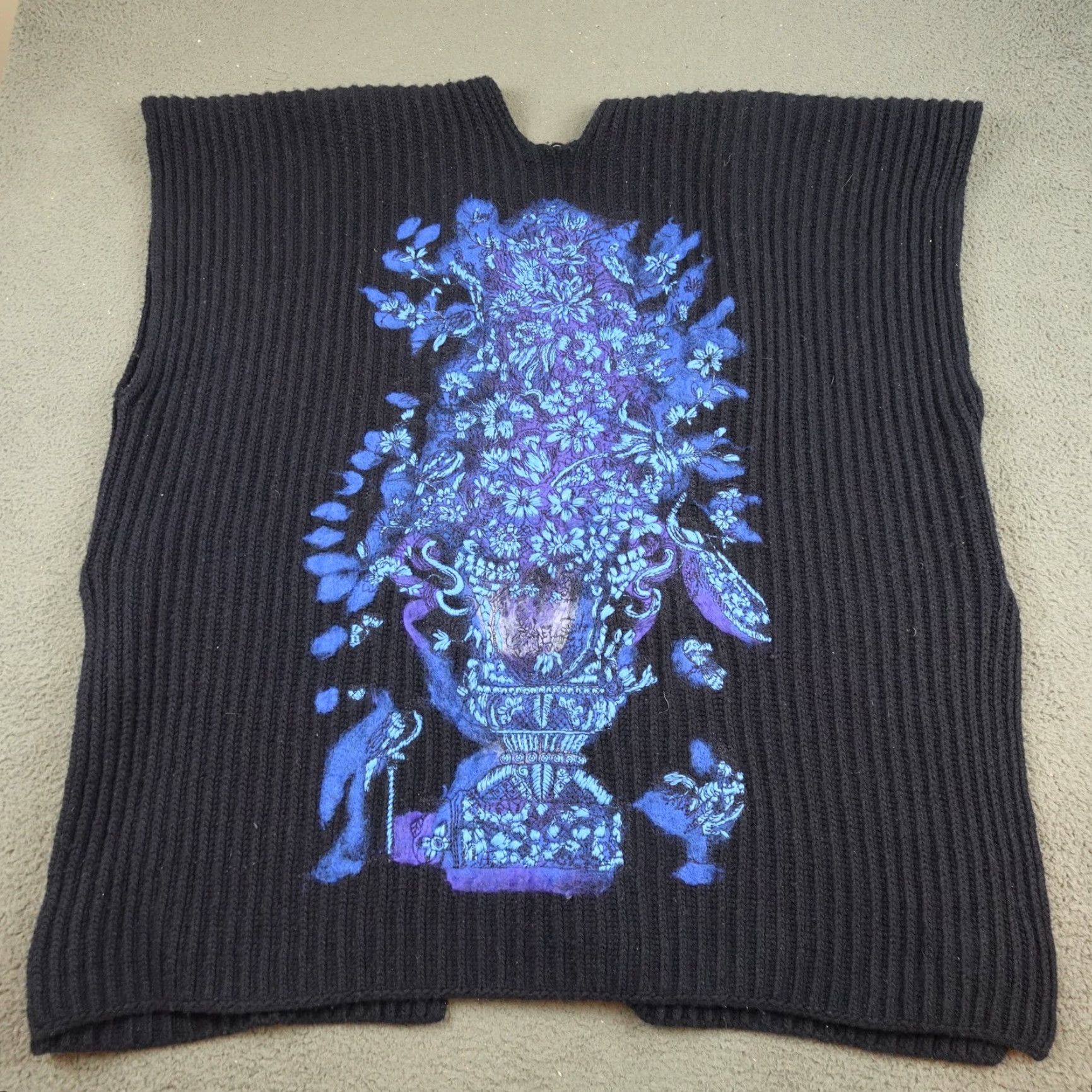 Valentino VINTAGE Valentino Poncho Sweater Womens Small Black Floral Knit Open Made In Italy Size S / US 4 / IT 40 - 6 Thumbnail