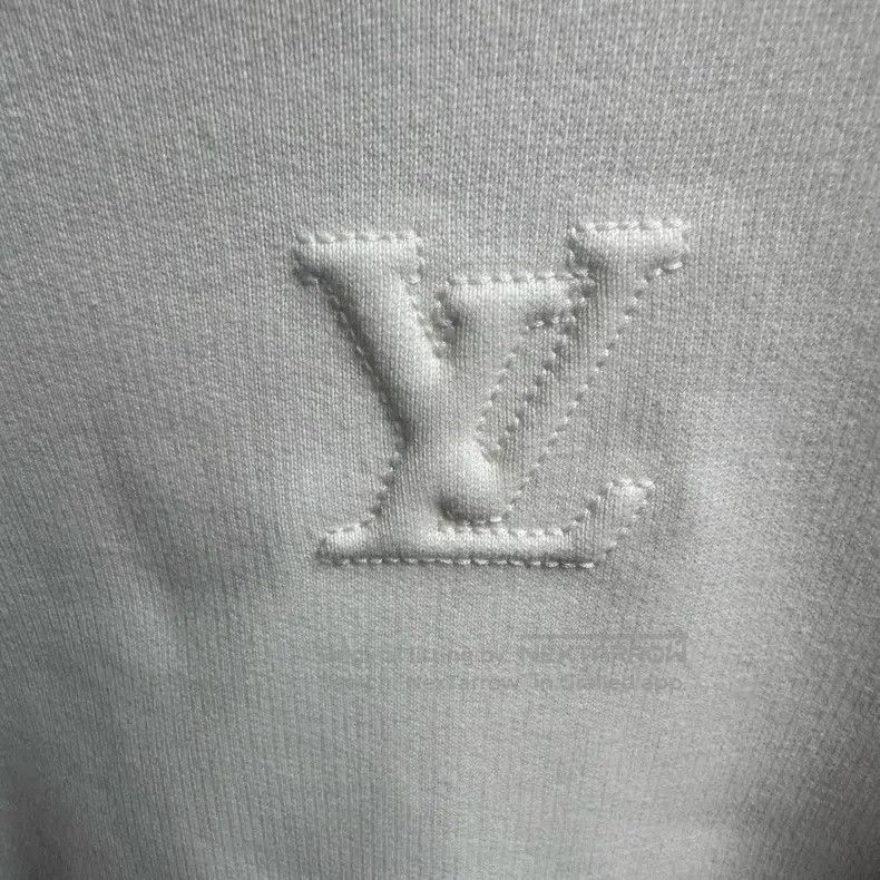 Louis Vuitton Louis Vuitton SS25 Solid Kangaroo Pocket Long Sleeve Sweat Size US XL / EU 56 / 4 - 4 Thumbnail