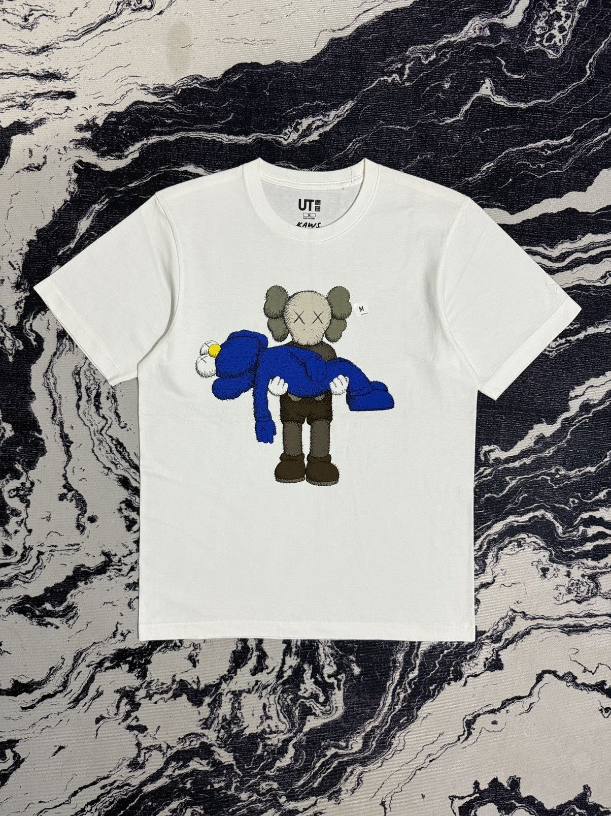 Kaws Uniqlo x kaws t shirt Size US M / EU 48-50 / 2 - 1 Thumbnail