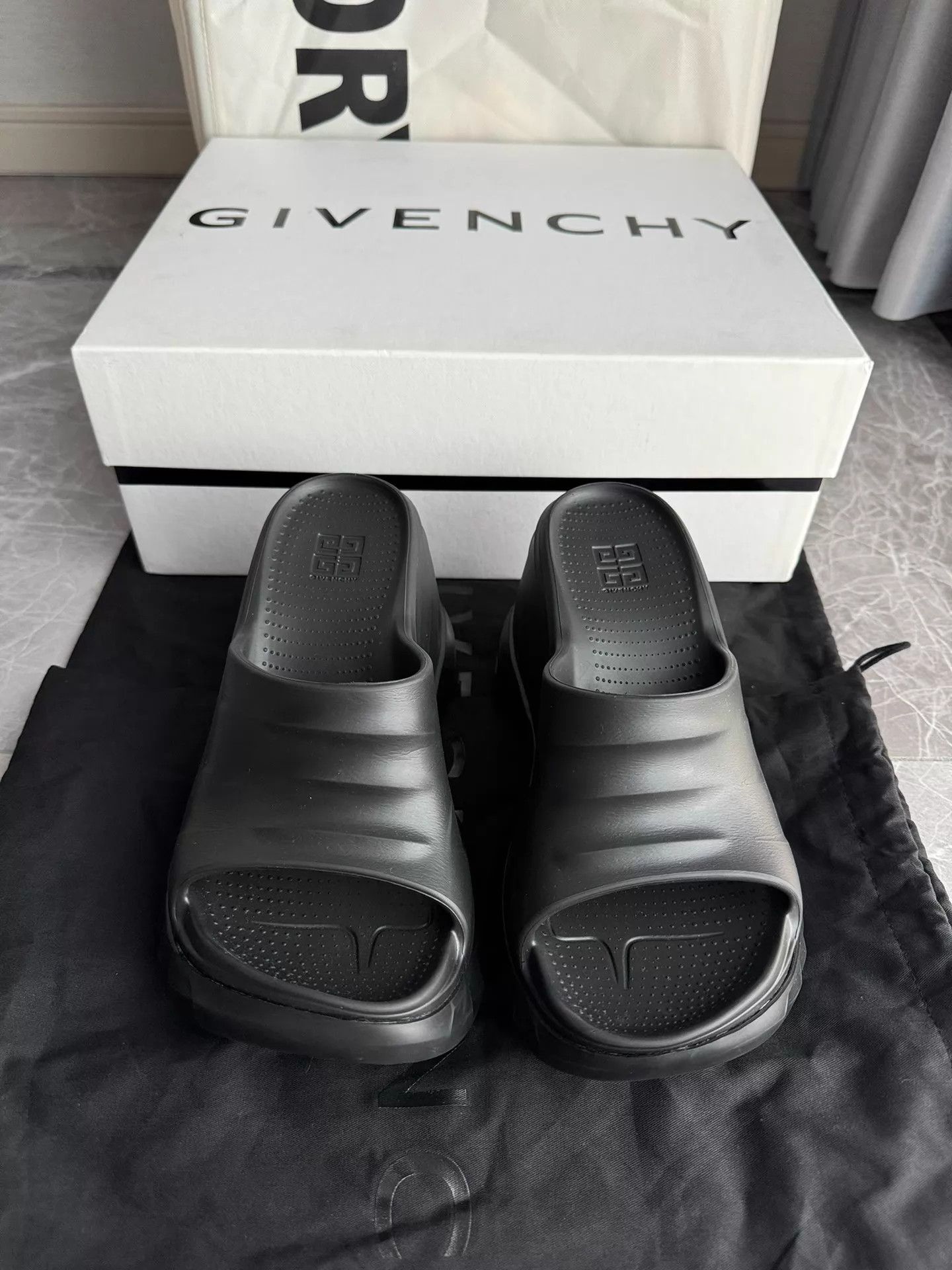 Givenchy Givenchy Shark Slippers Marshmallow Wedge Black 36 Size US 5.5 / IT 35.5 - 2 Thumbnail