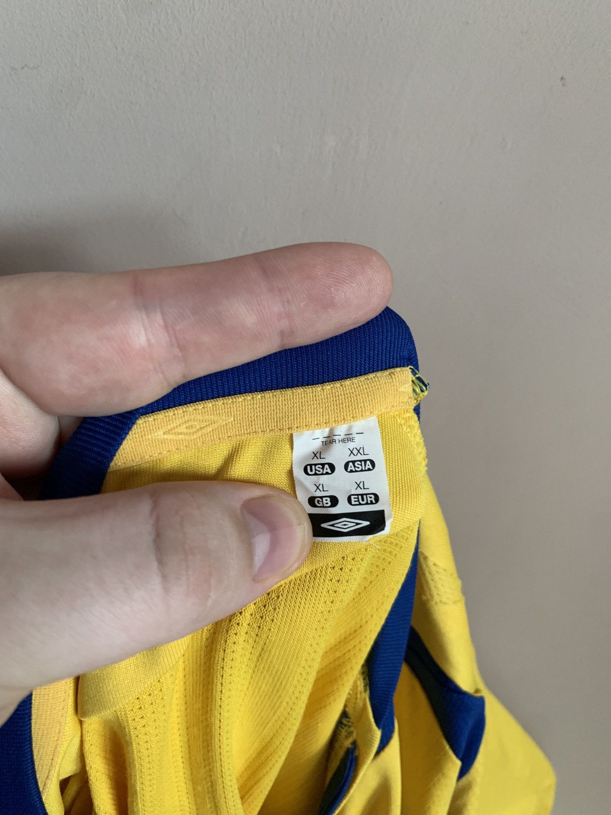 Umbro Sweden 2007 Home Football Shirt Umbro Soccer Jersey Vintage Size US XL / EU 56 / 4 - 9 Thumbnail