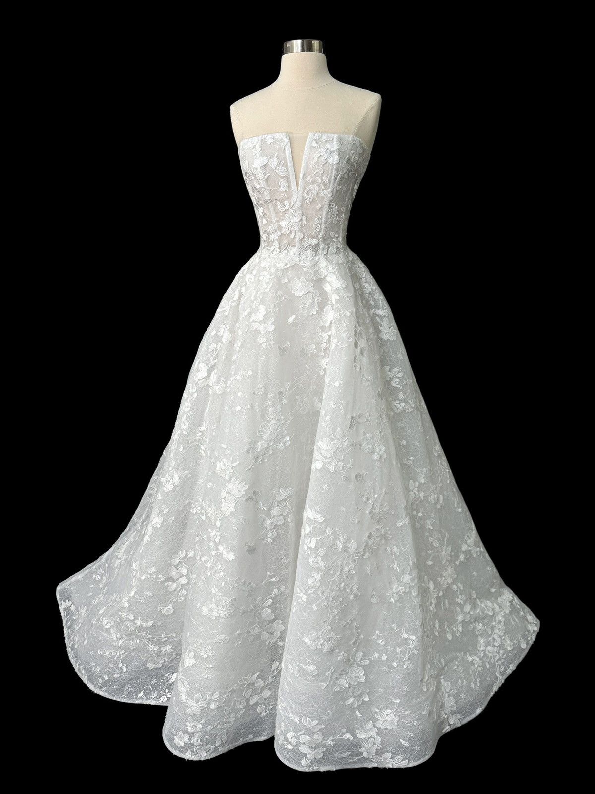 Other Preloved US 6 Anna Augusta Embroidery lace Bridal Gown Size M / US 6-8 / IT 42-44 - 1 Thumbnail