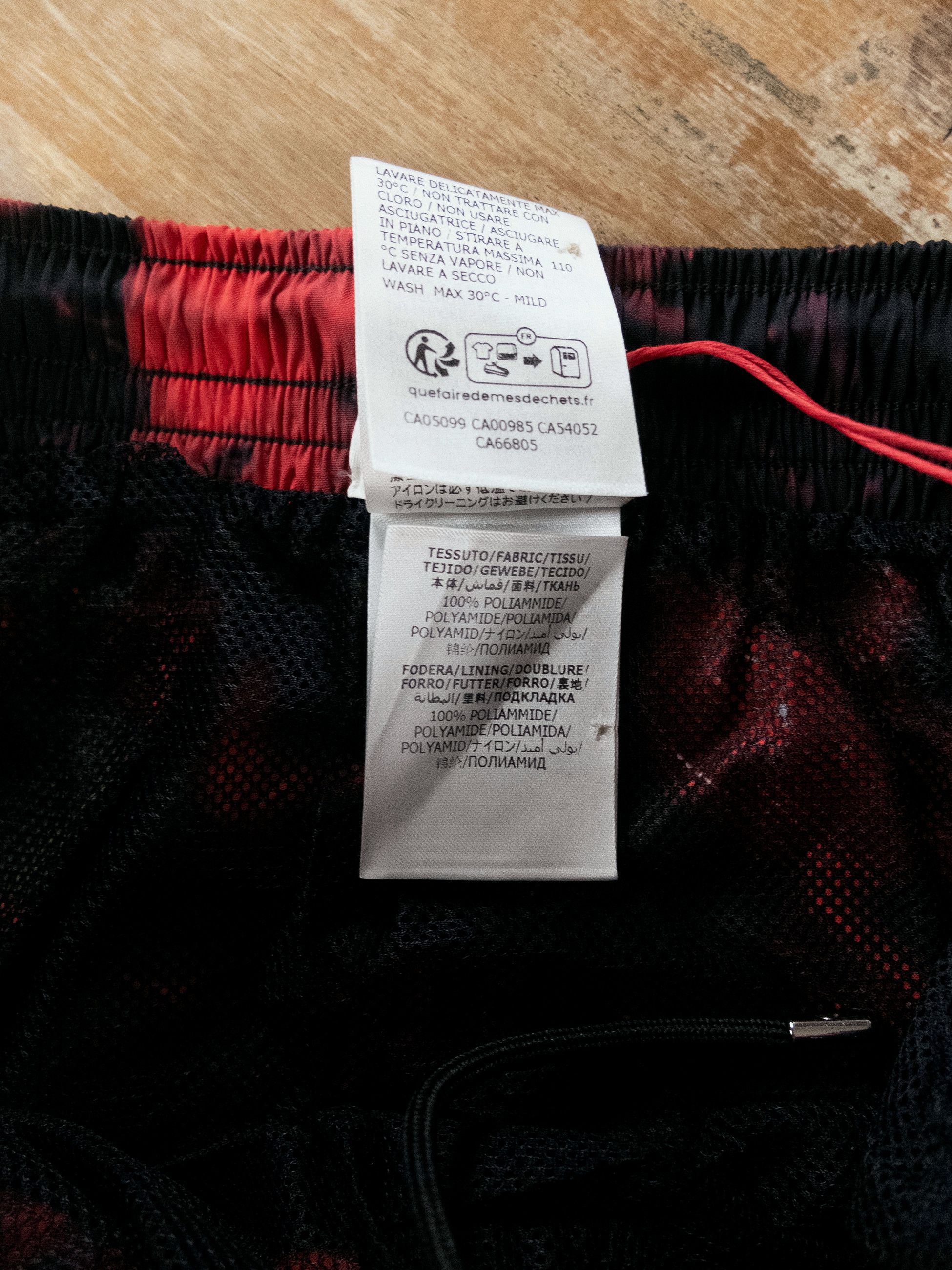 Alexander McQueen ALEXANDER MCQUEEN red & black Wax Floral swim shorts Large Size US 34 / EU 50 - 8 Thumbnail